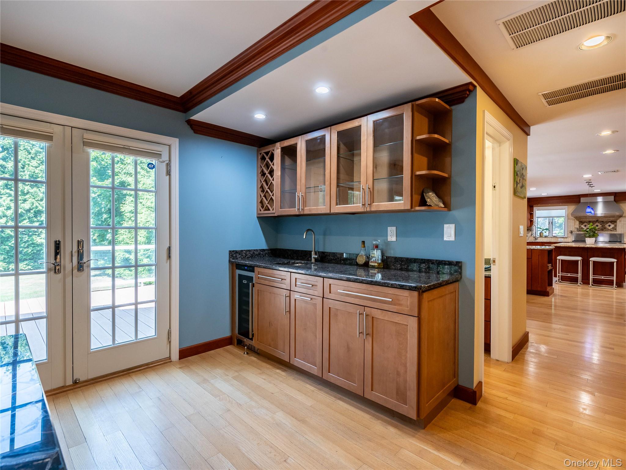 43 Oxford Boulevard, Great Neck, NY 11023