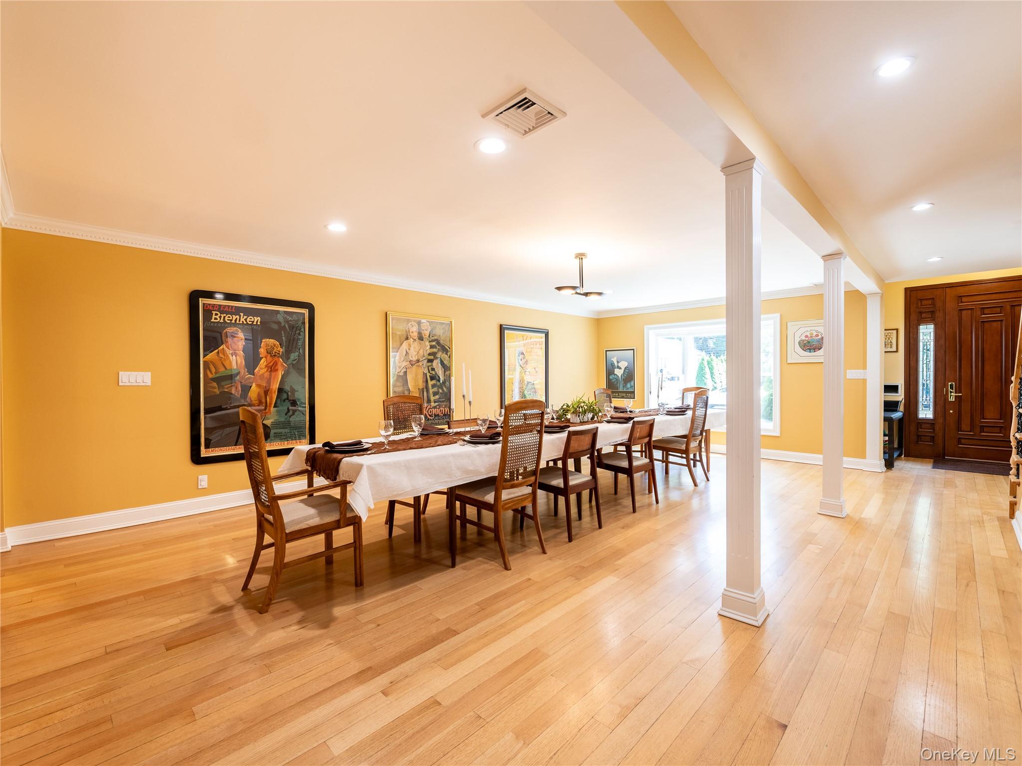 43 Oxford Boulevard, Great Neck, NY 11023