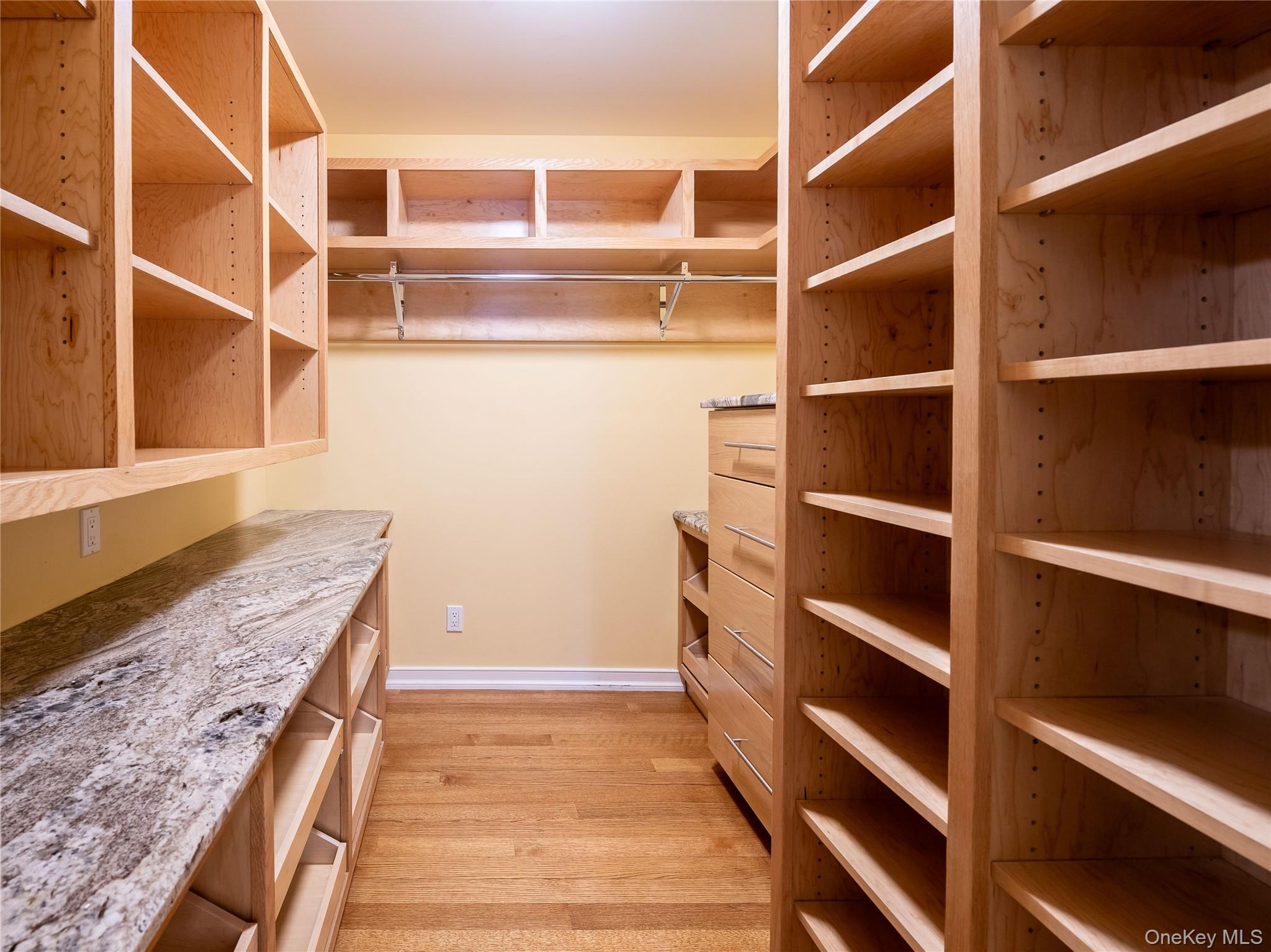 43 Oxford Boulevard, Great Neck, NY 11023