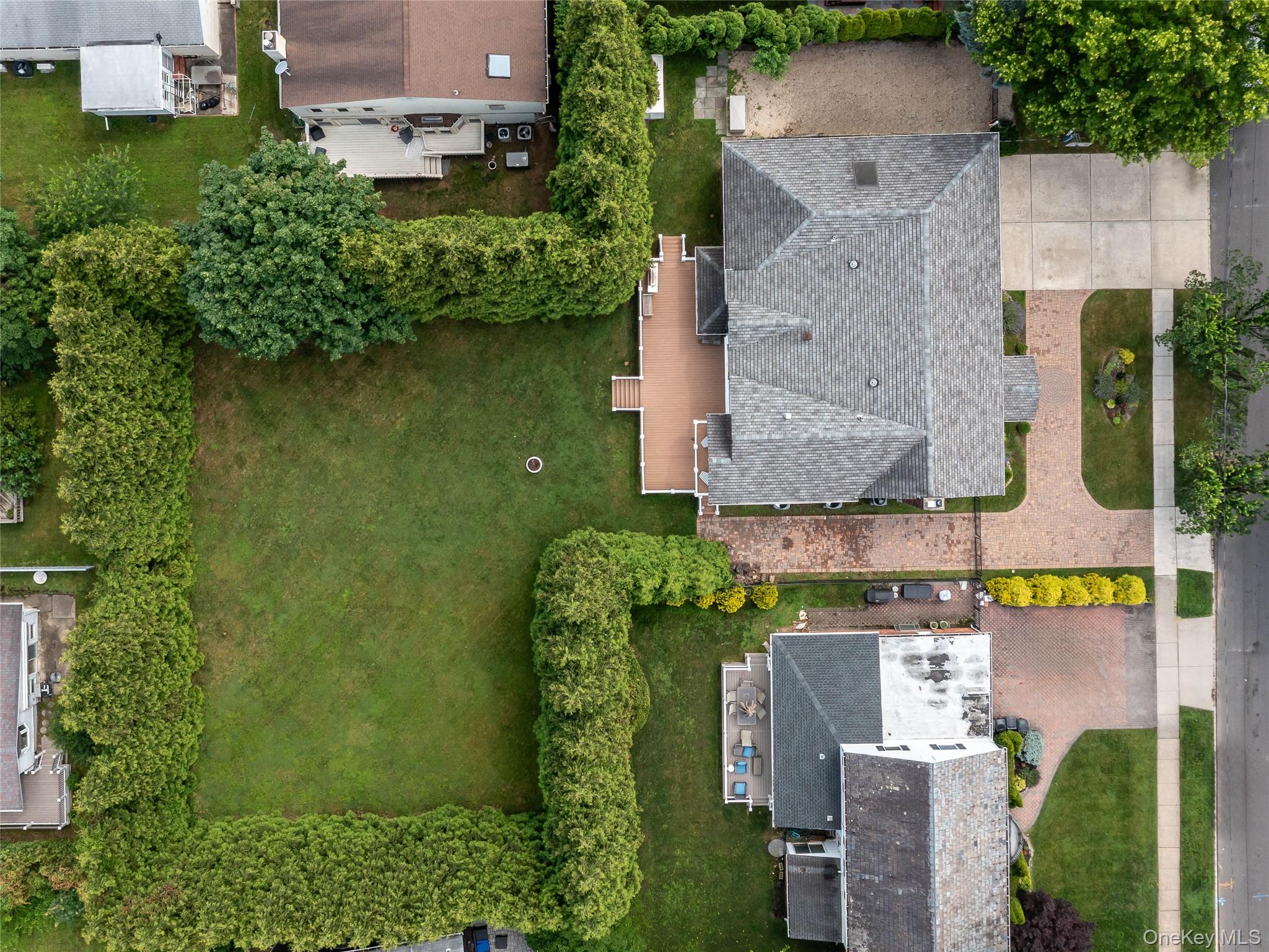 43 Oxford Boulevard, Great Neck, NY 11023