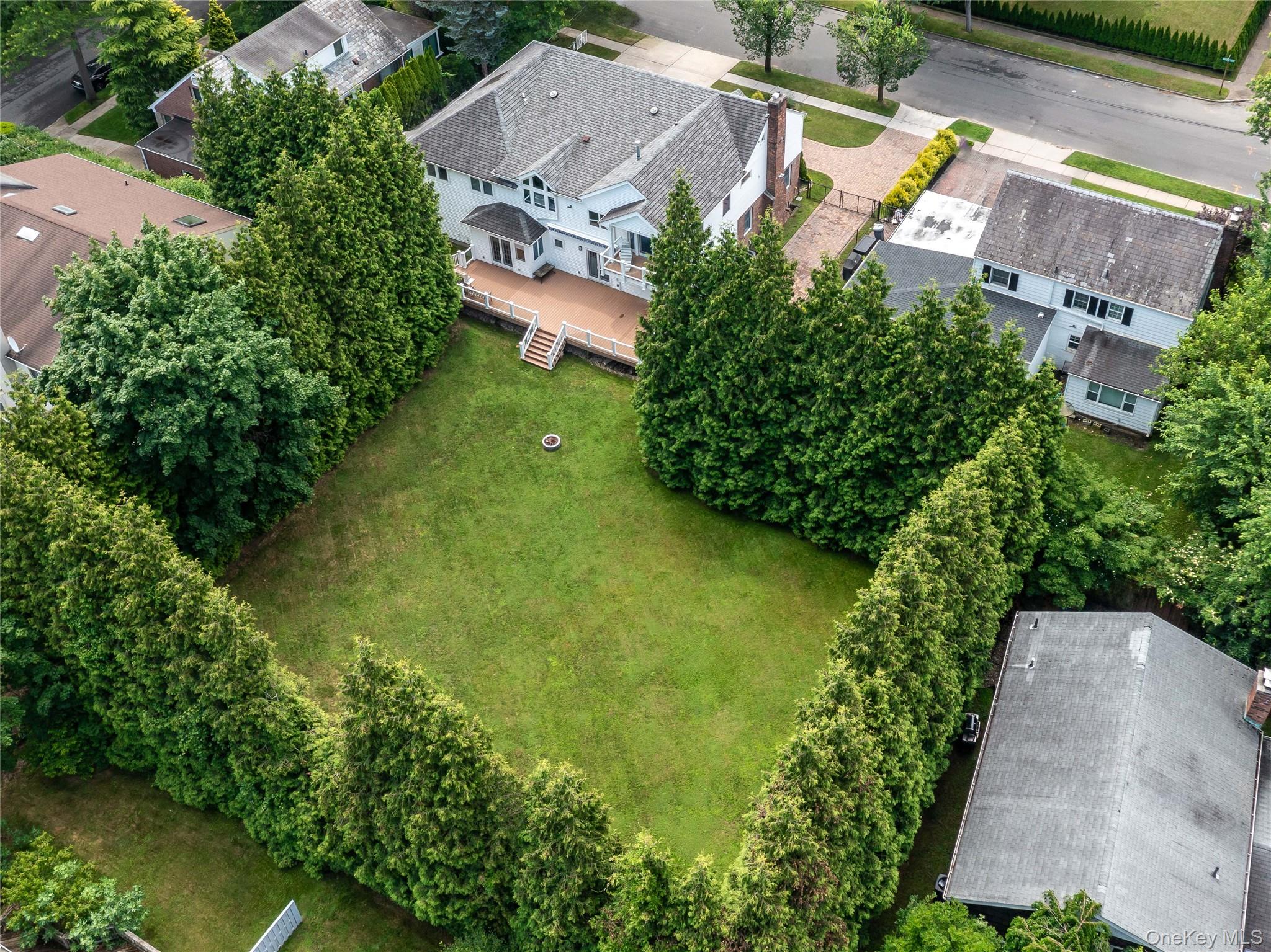 43 Oxford Boulevard, Great Neck, NY 11023