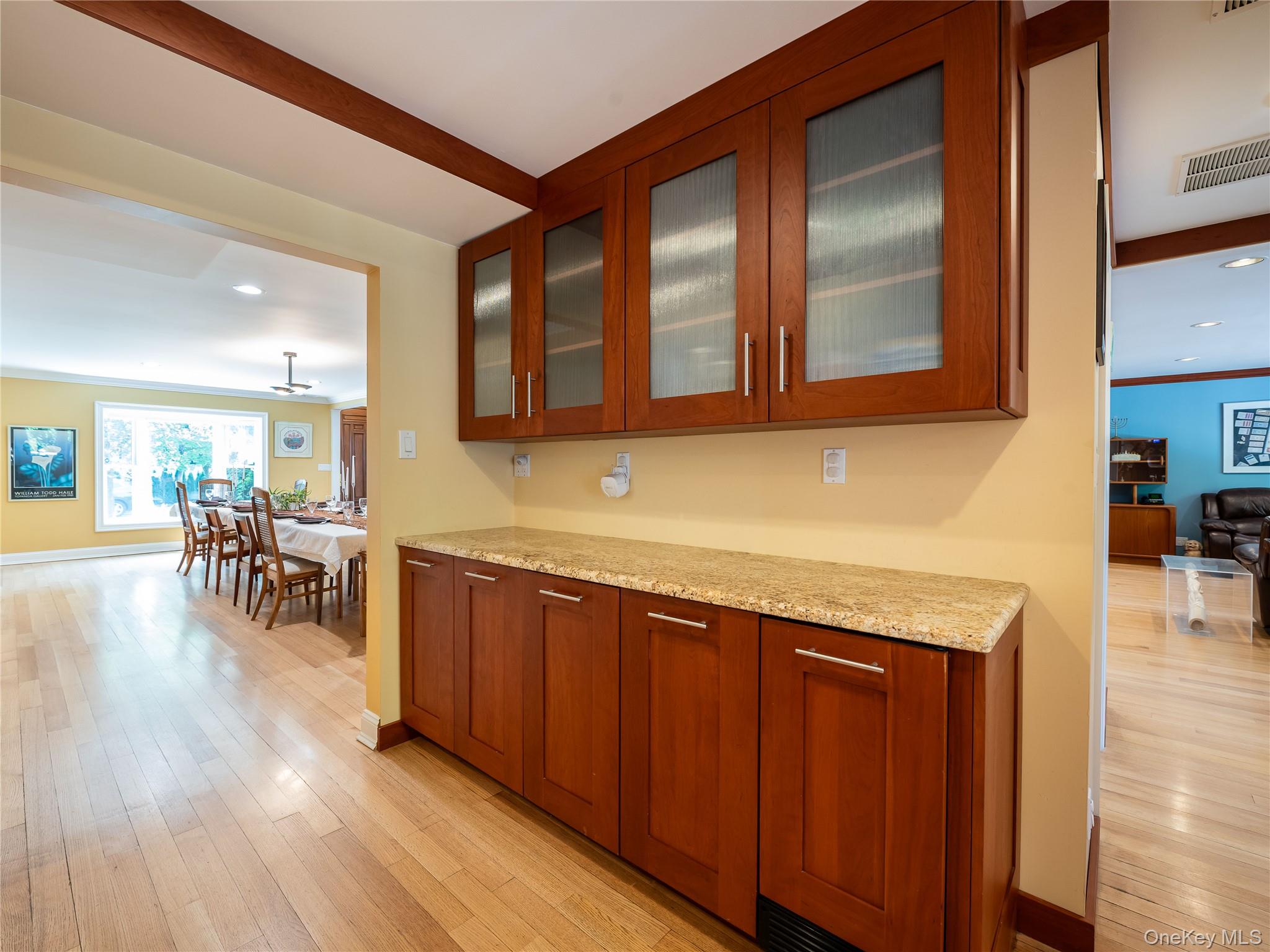 43 Oxford Boulevard, Great Neck, NY 11023