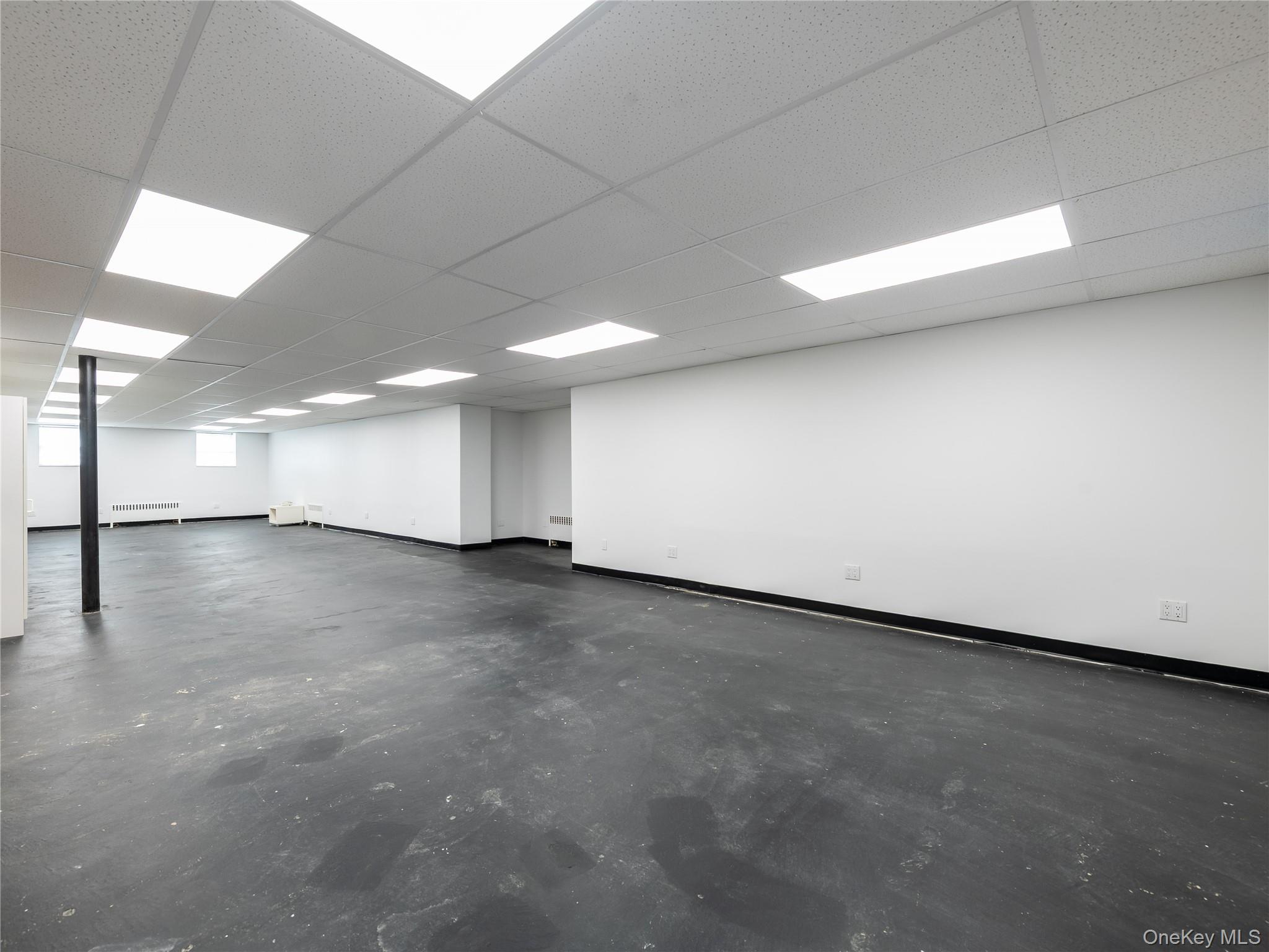 43 Oxford Boulevard, Great Neck, NY 11023