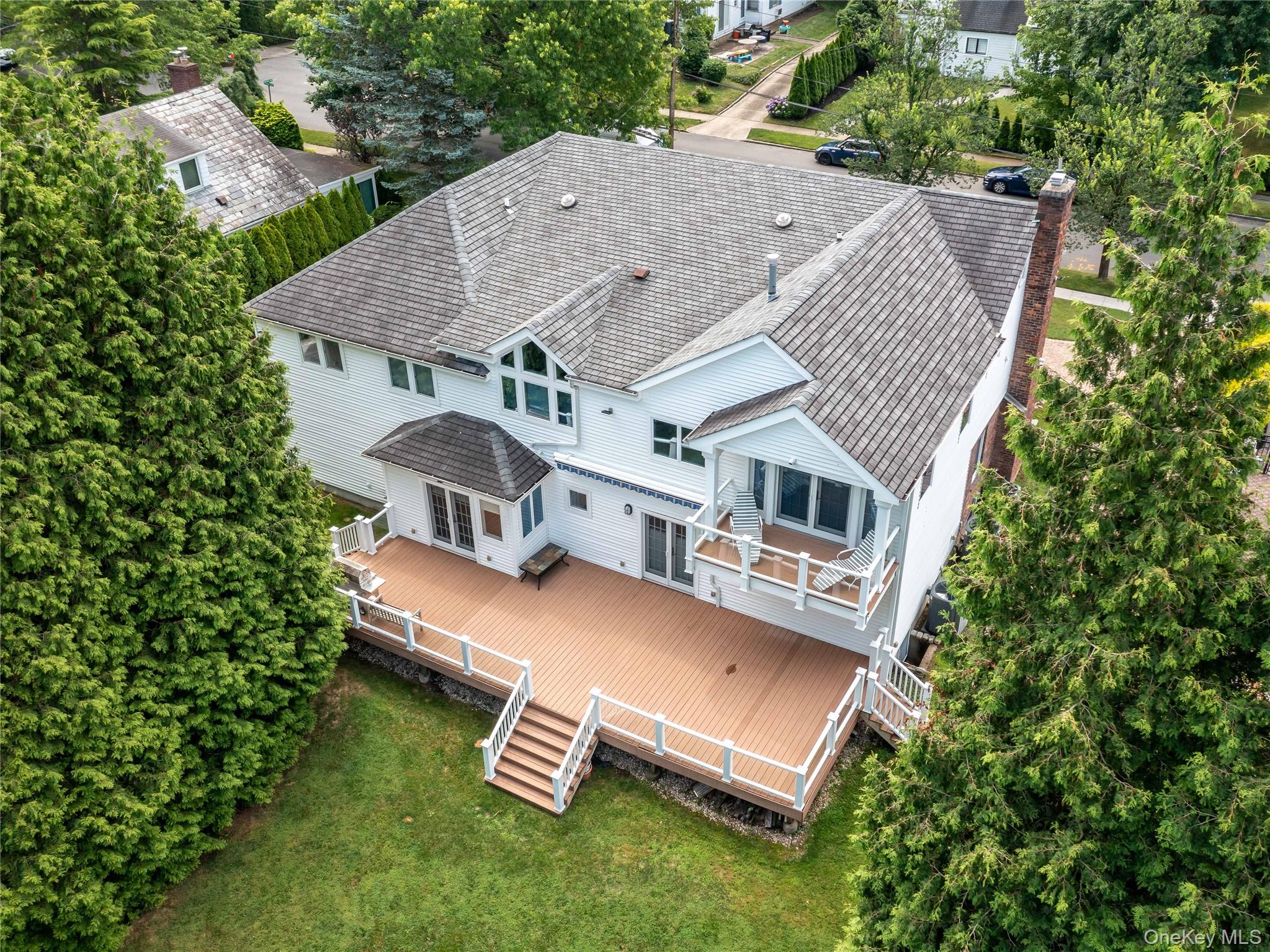 43 Oxford Boulevard, Great Neck, NY 11023