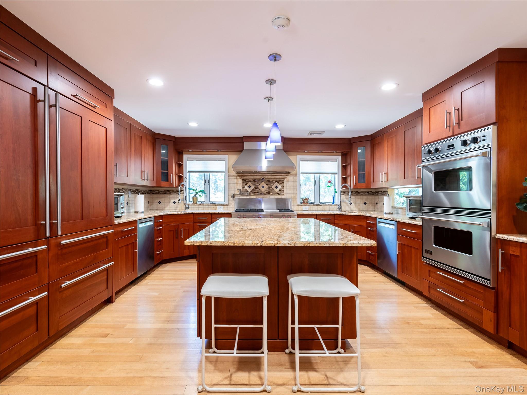 43 Oxford Boulevard, Great Neck, NY 11023