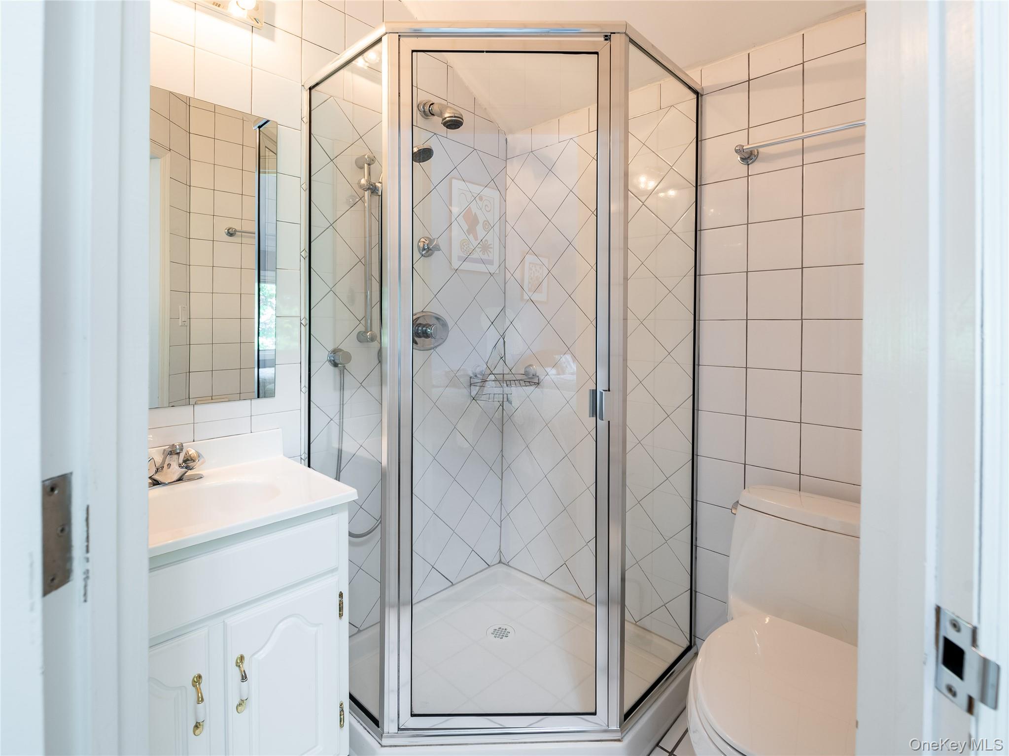 43 Oxford Boulevard, Great Neck, NY 11023