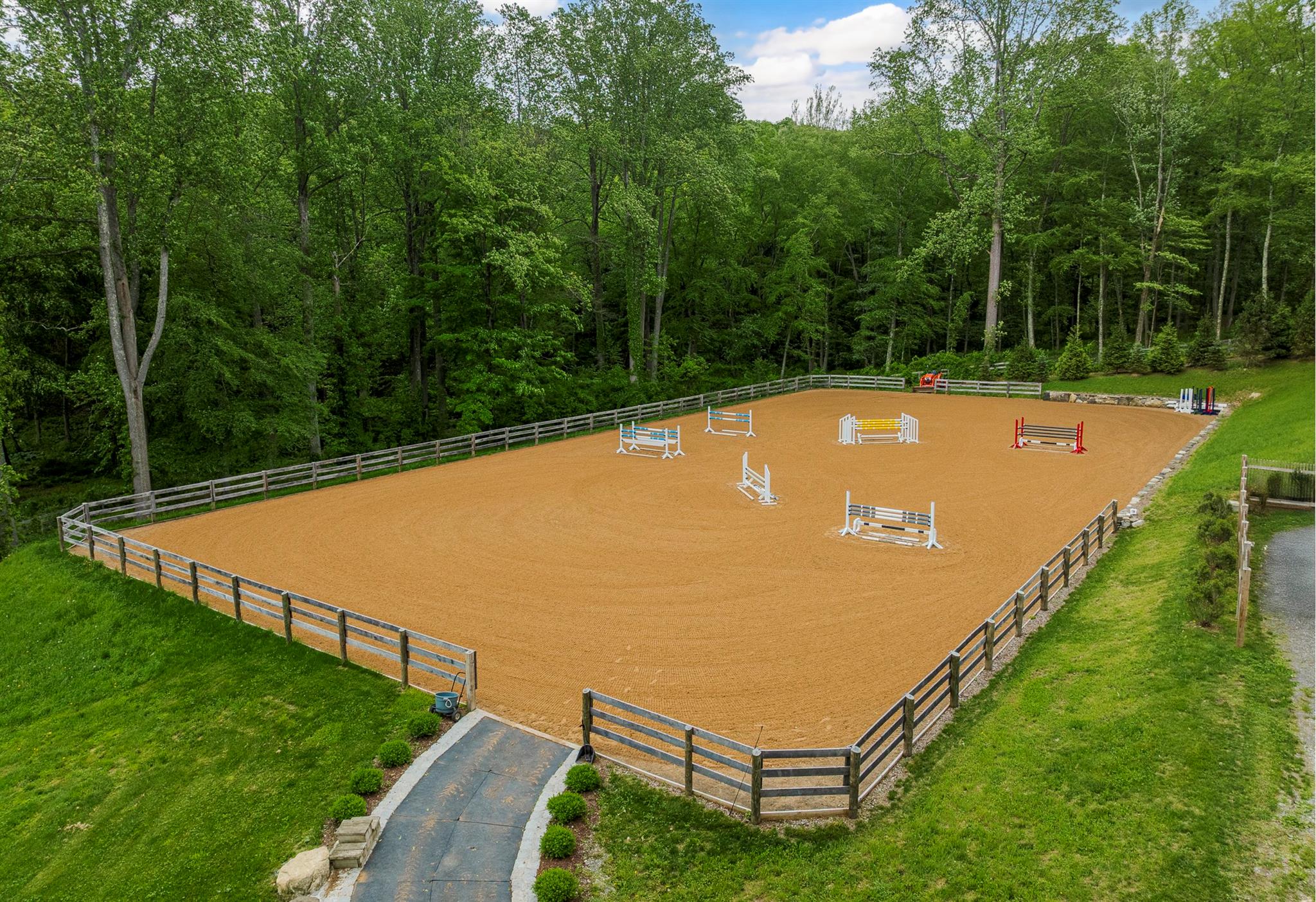 8 Lost Pond Lane, North Salem, NY 10560