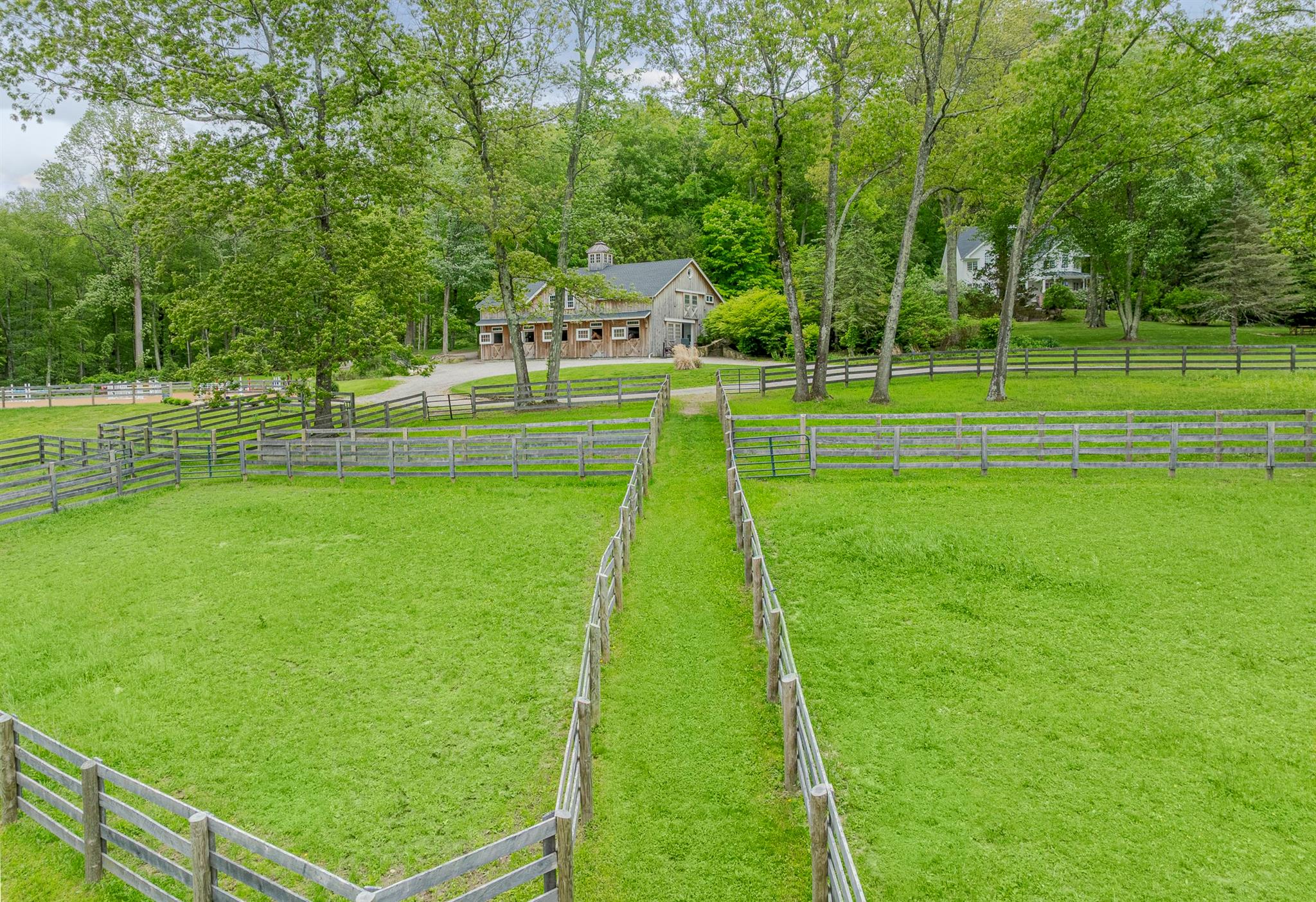 8 Lost Pond Lane, North Salem, NY 10560