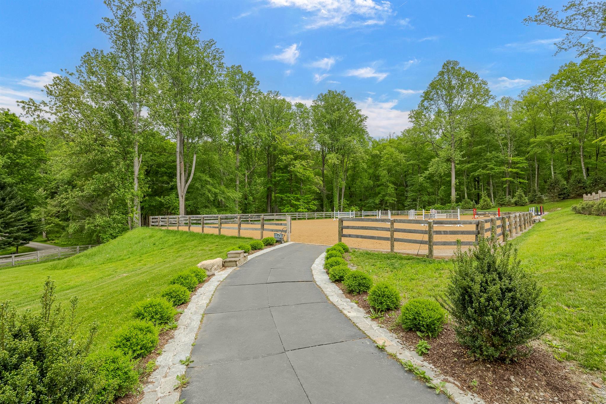 8 Lost Pond Lane, North Salem, NY 10560