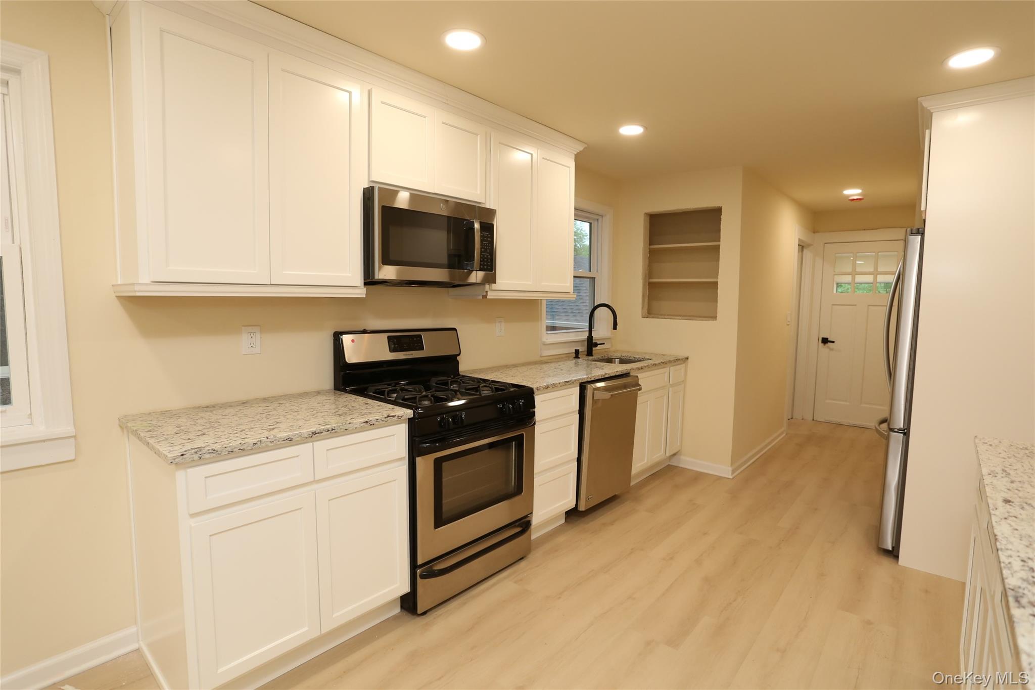 20 Pineview Road, West Nyack, NY 10994