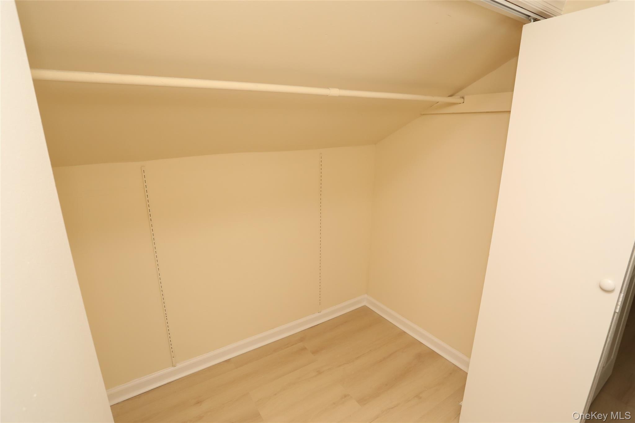 20 Pineview Road, West Nyack, NY 10994