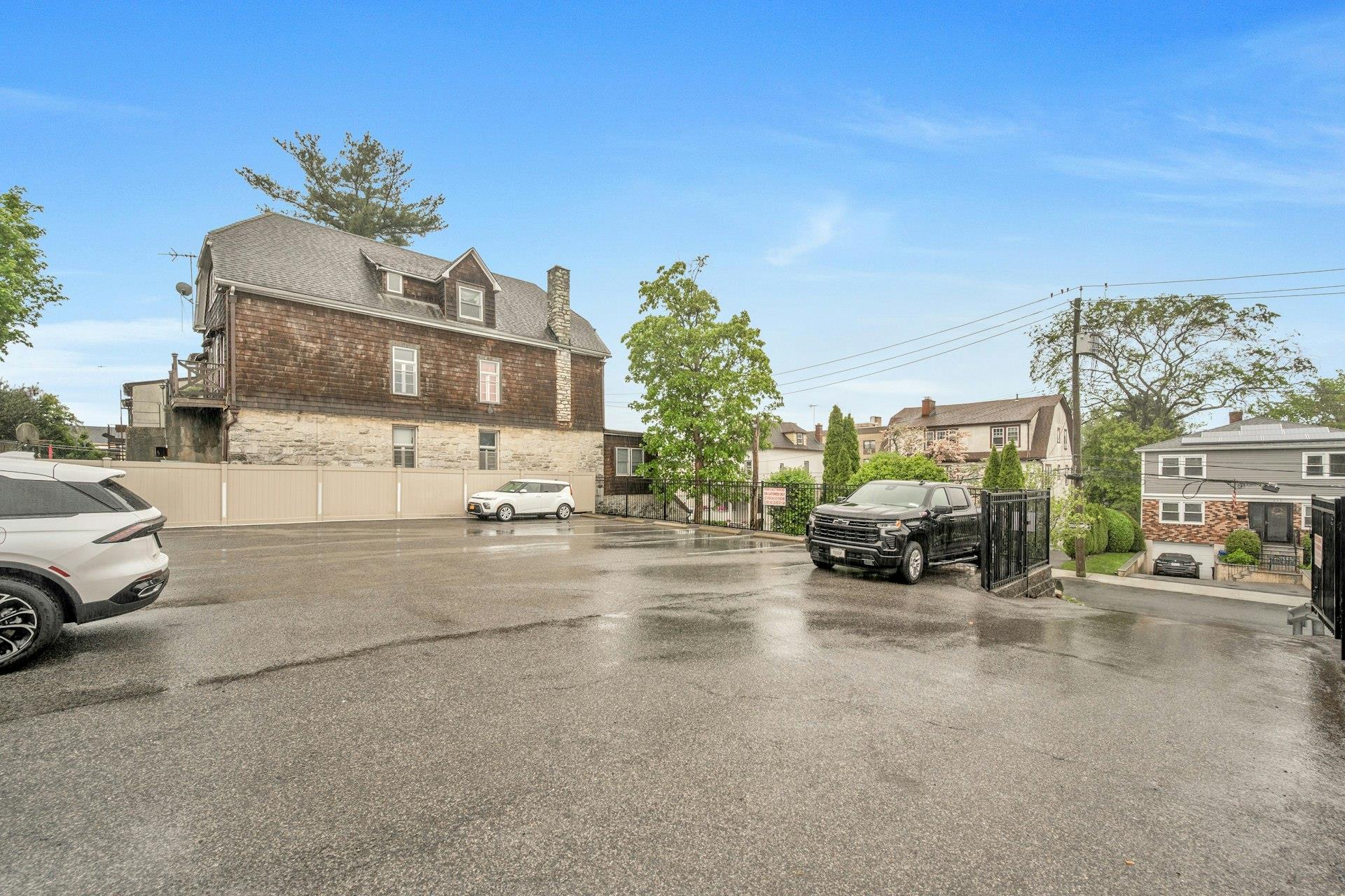 433 White Plains Road, Eastchester, NY 10709