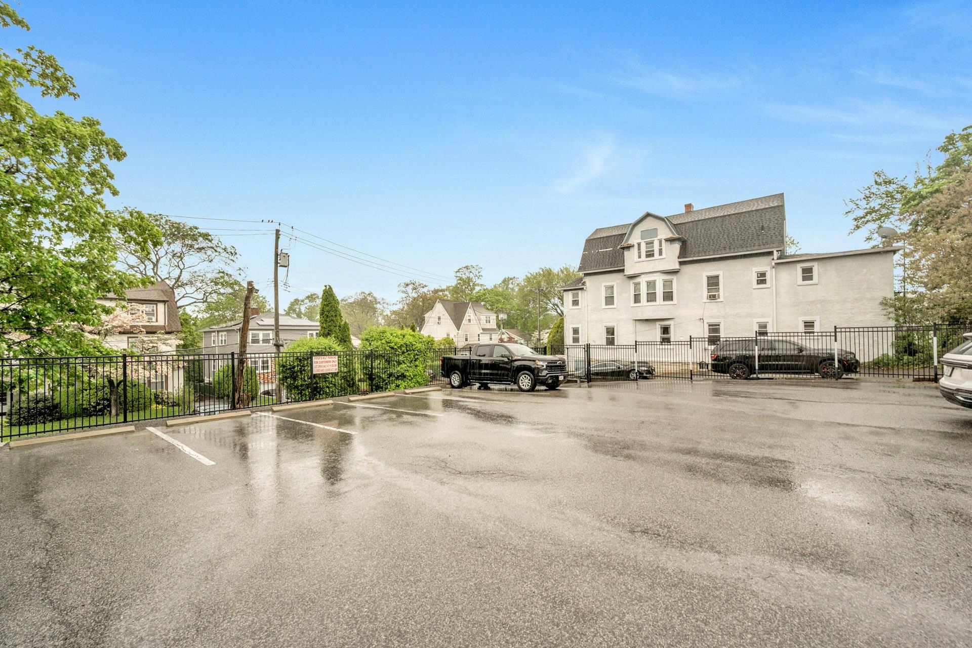 433 White Plains Road, Eastchester, NY 10709