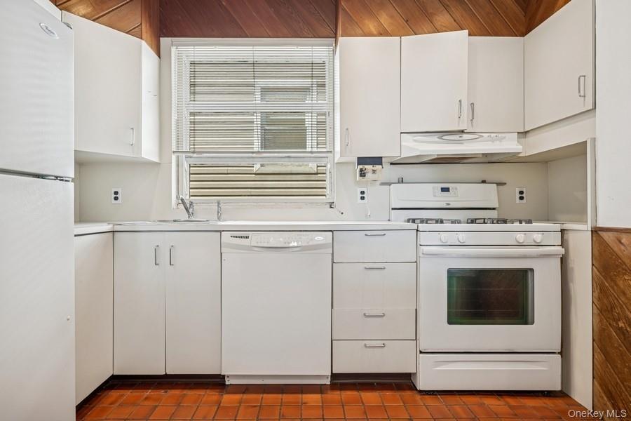 128 Belmont Avenue, Long Beach, NY 11561