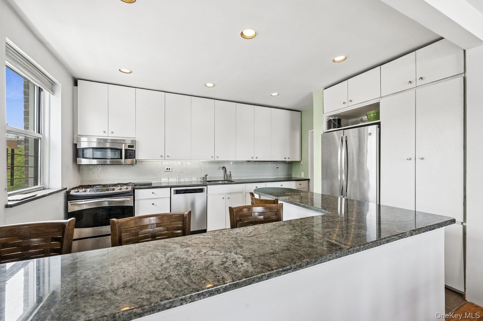 162-41 Powells Cove Boulevard # 4G, Beechhurst, NY 11357