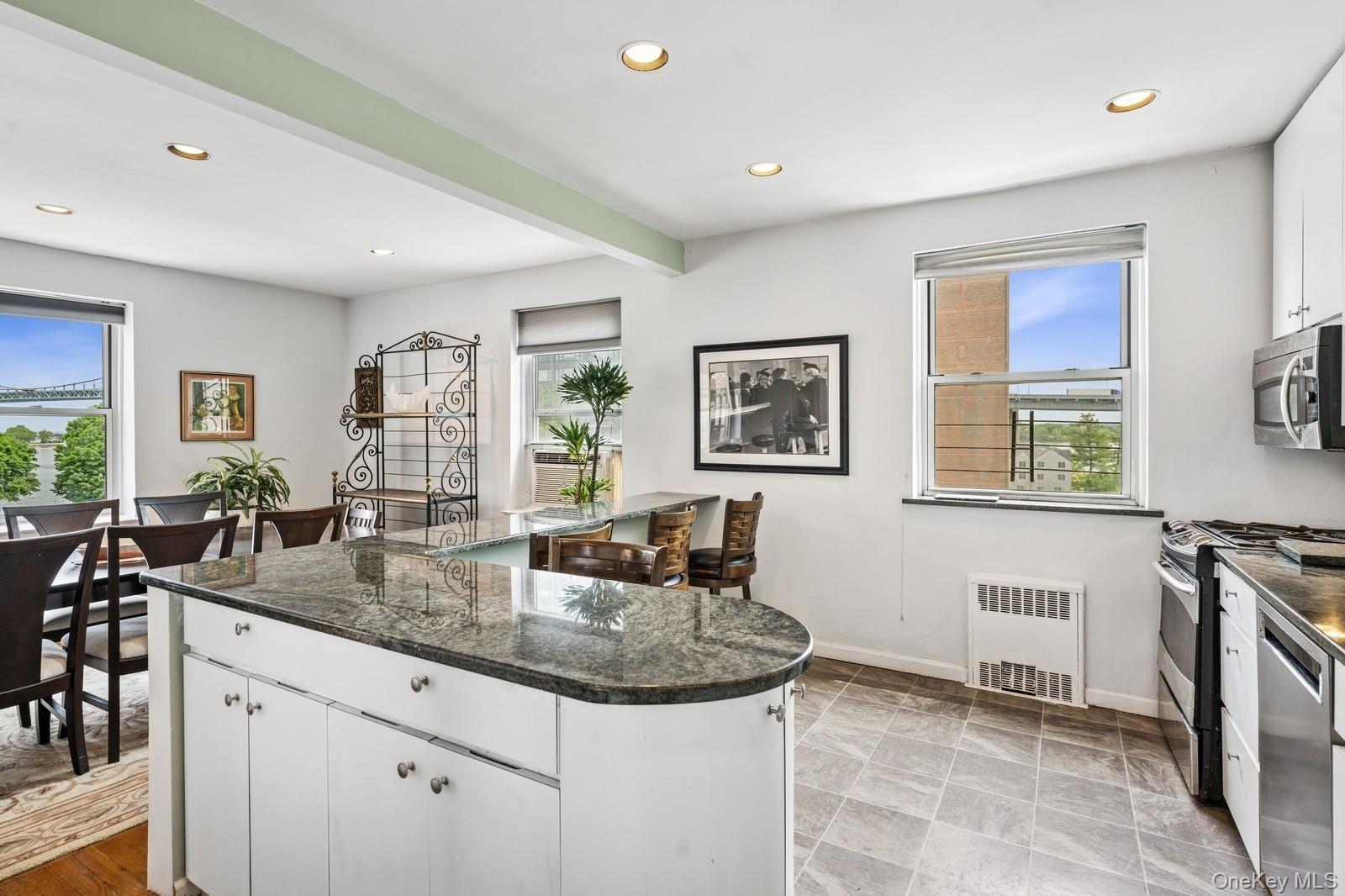 162-41 Powells Cove Boulevard # 4G, Beechhurst, NY 11357