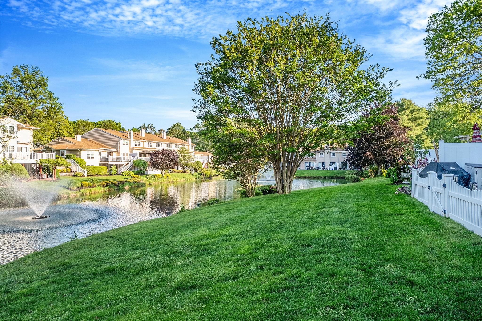 19 Hampshire Court, Holbrook, NY 11741