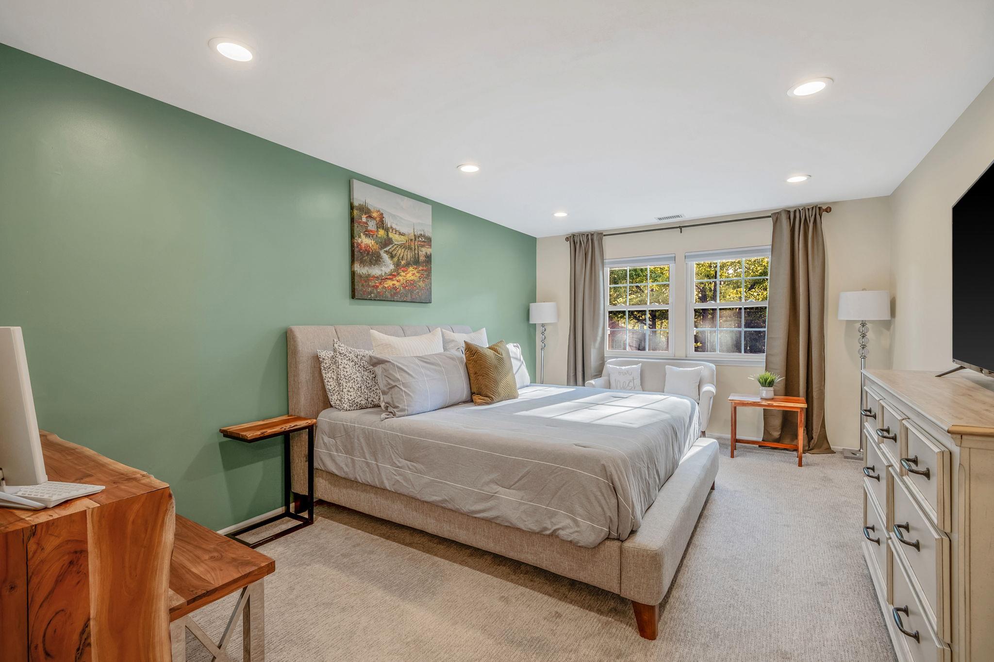 19 Hampshire Court, Holbrook, NY 11741