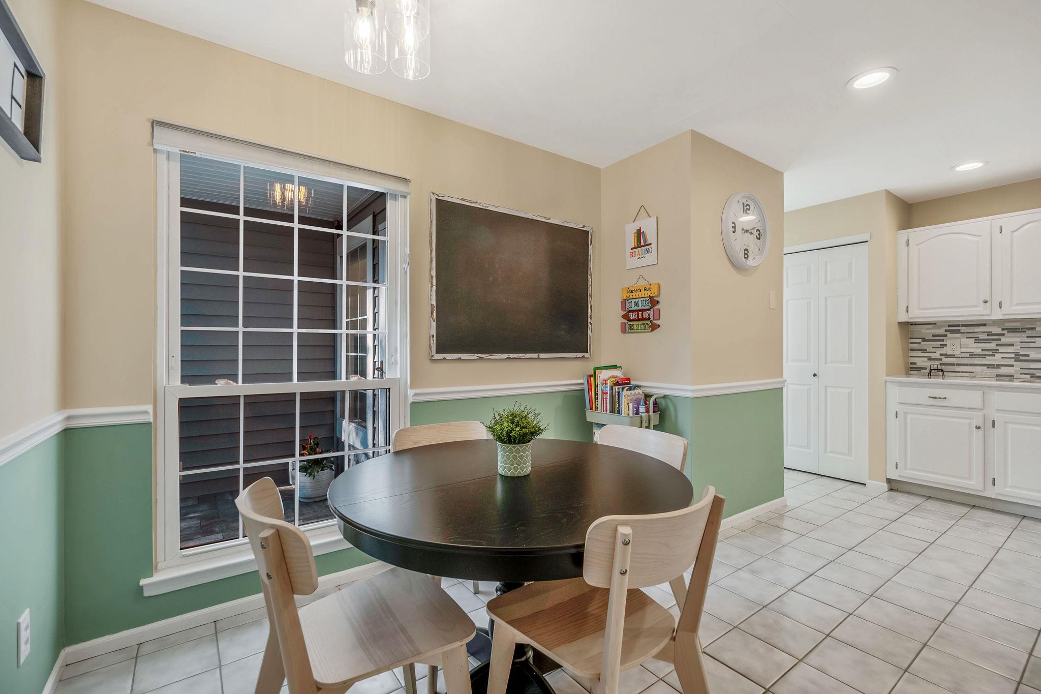 19 Hampshire Court, Holbrook, NY 11741