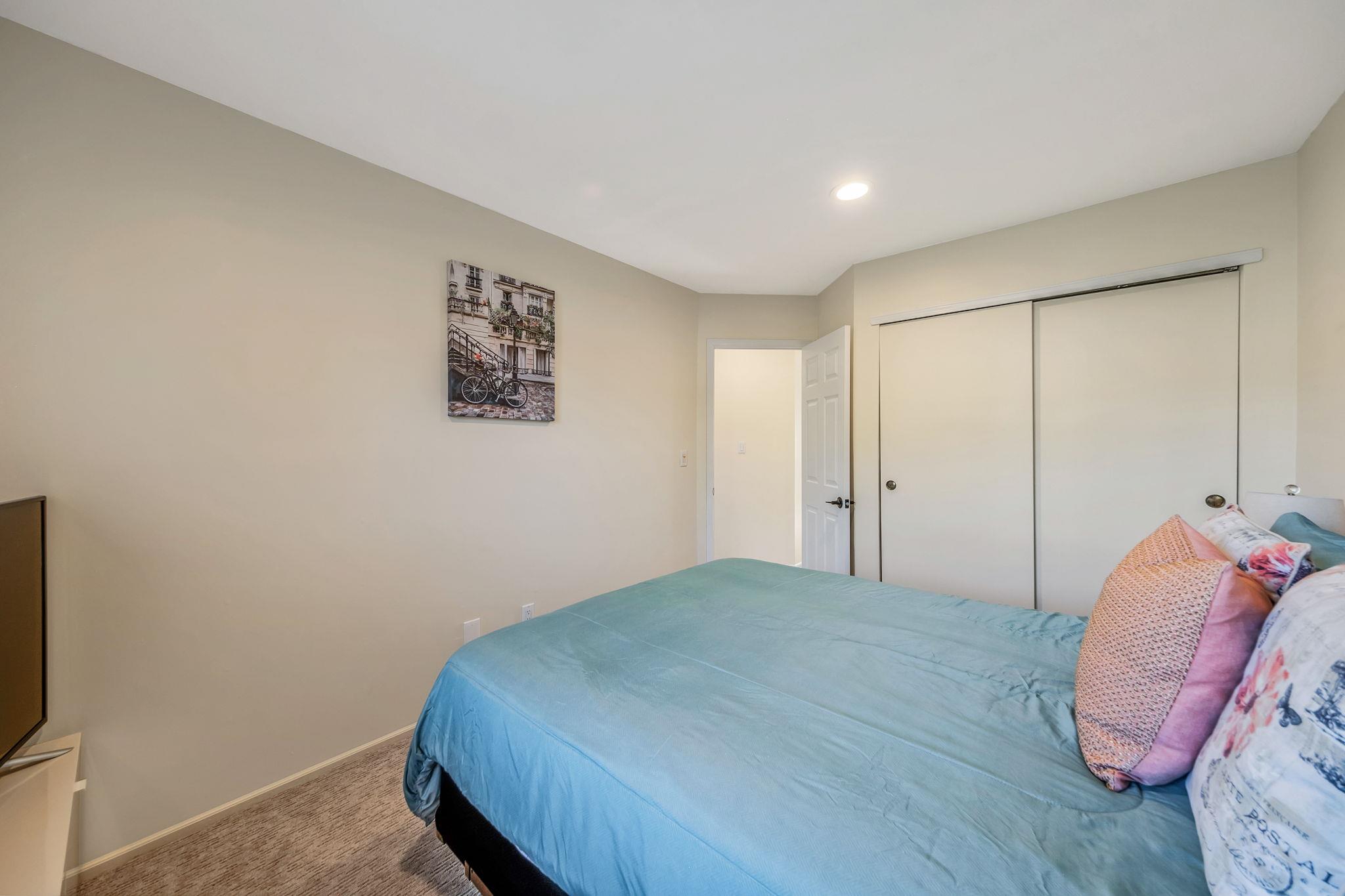 19 Hampshire Court, Holbrook, NY 11741