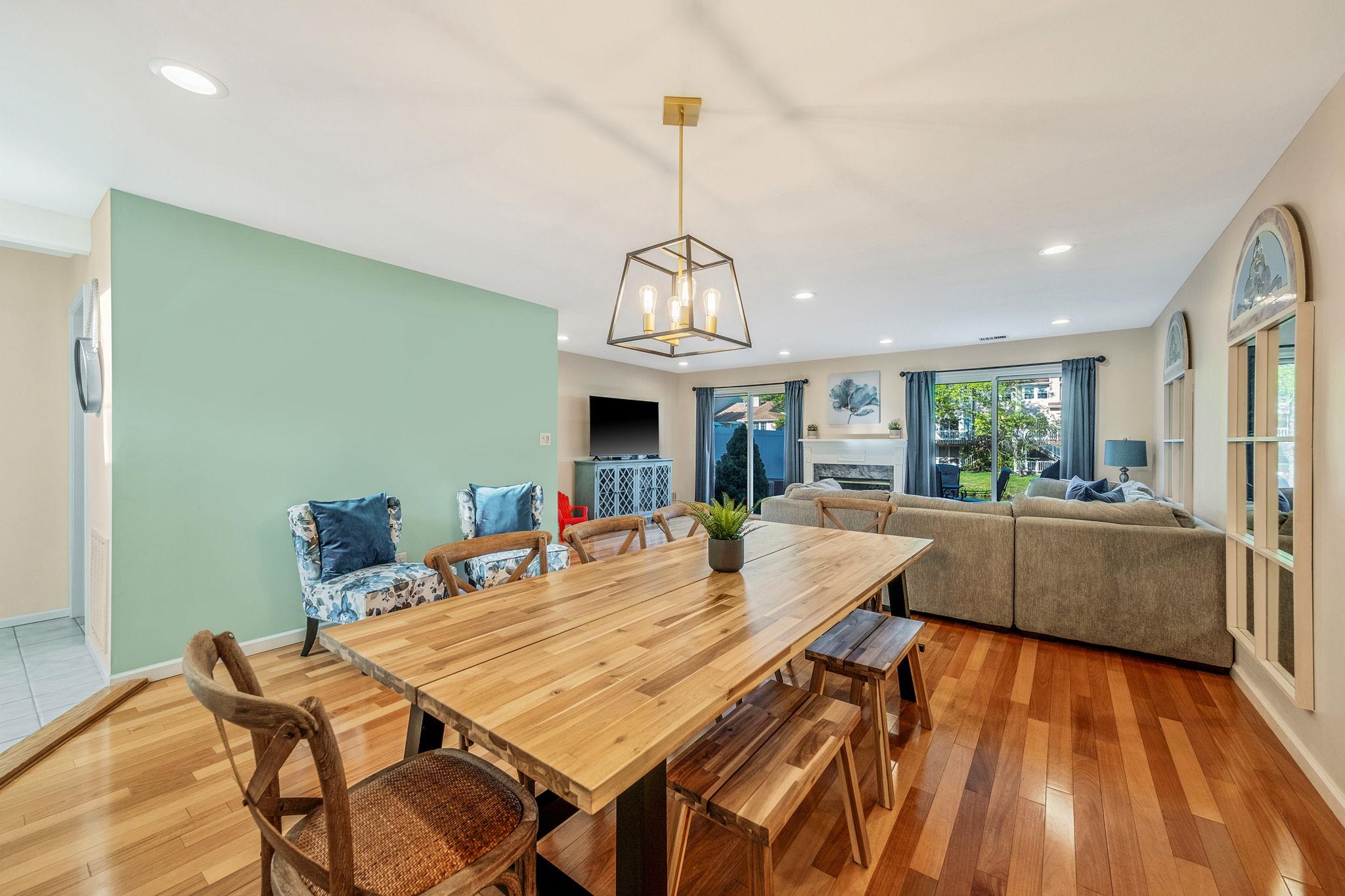 19 Hampshire Court, Holbrook, NY 11741