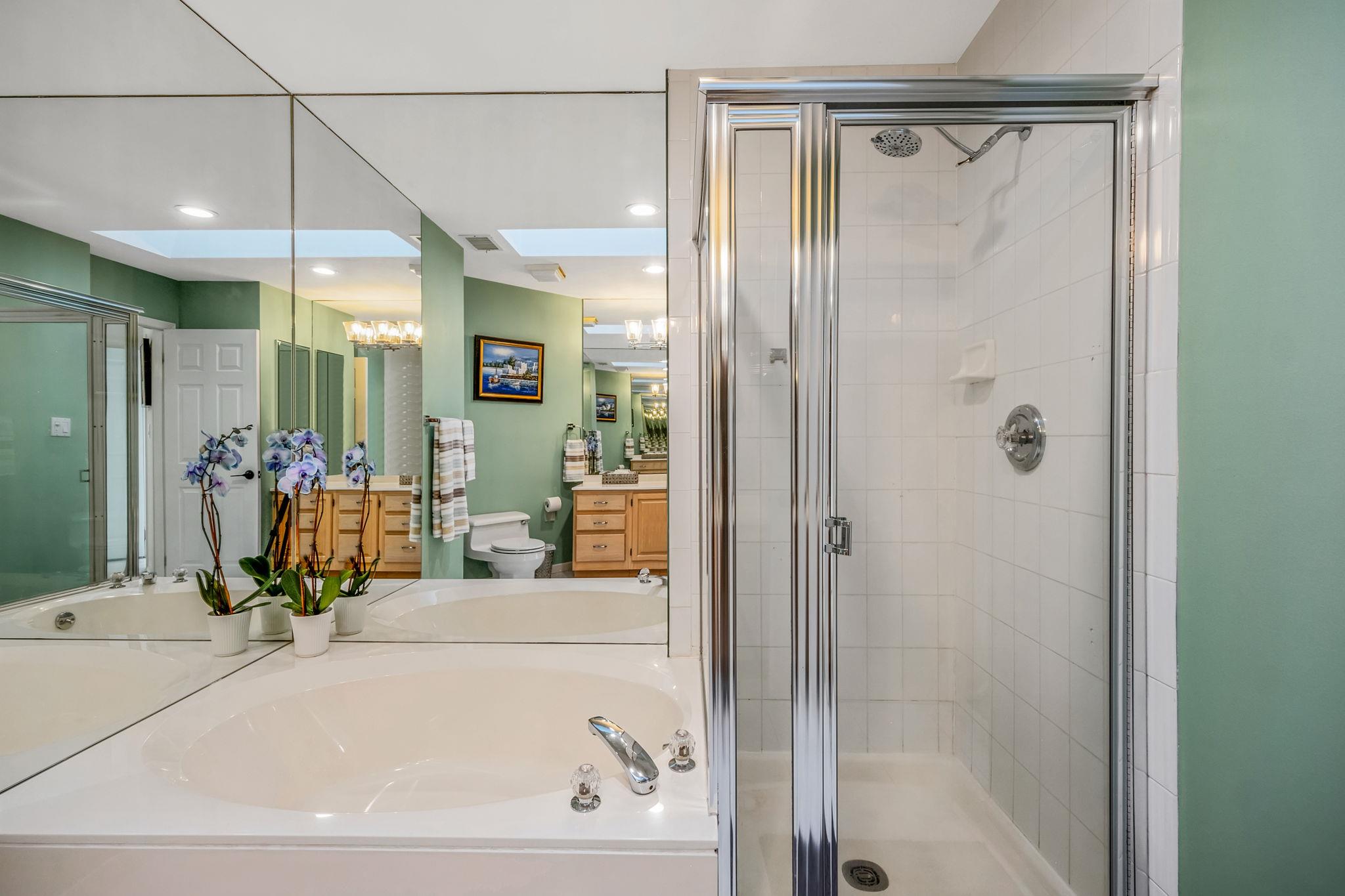 19 Hampshire Court, Holbrook, NY 11741