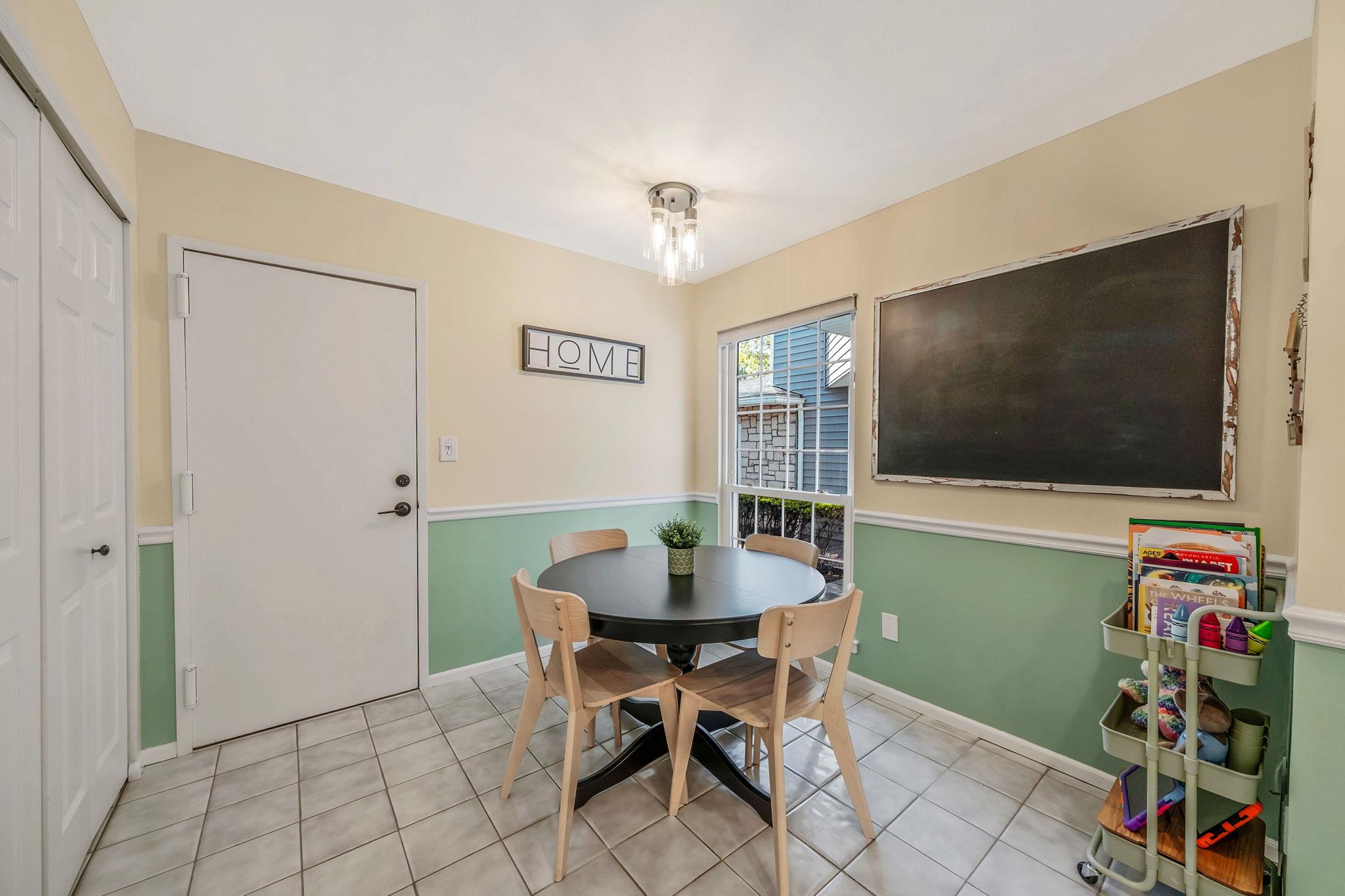 19 Hampshire Court, Holbrook, NY 11741