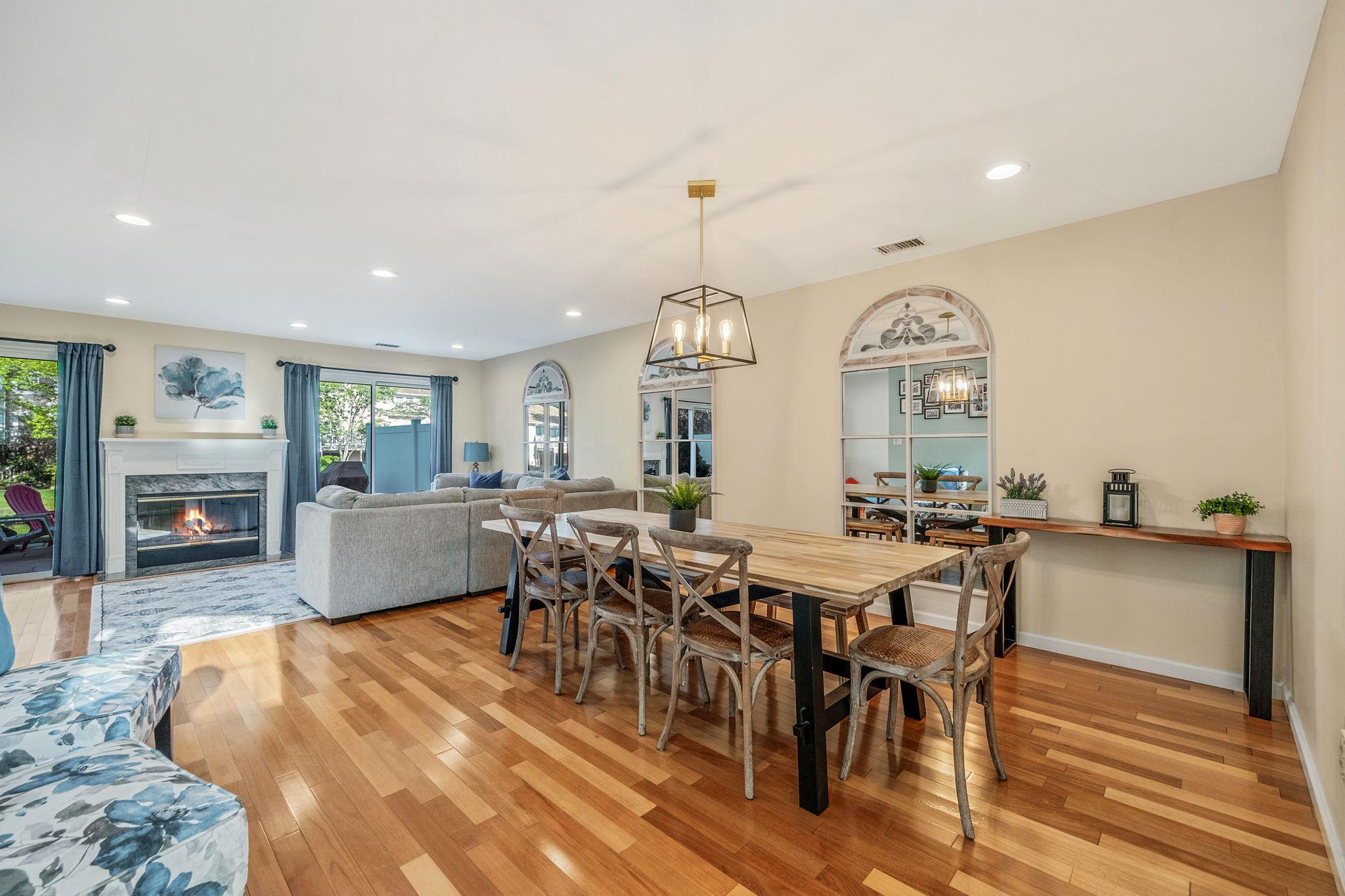 19 Hampshire Court, Holbrook, NY 11741