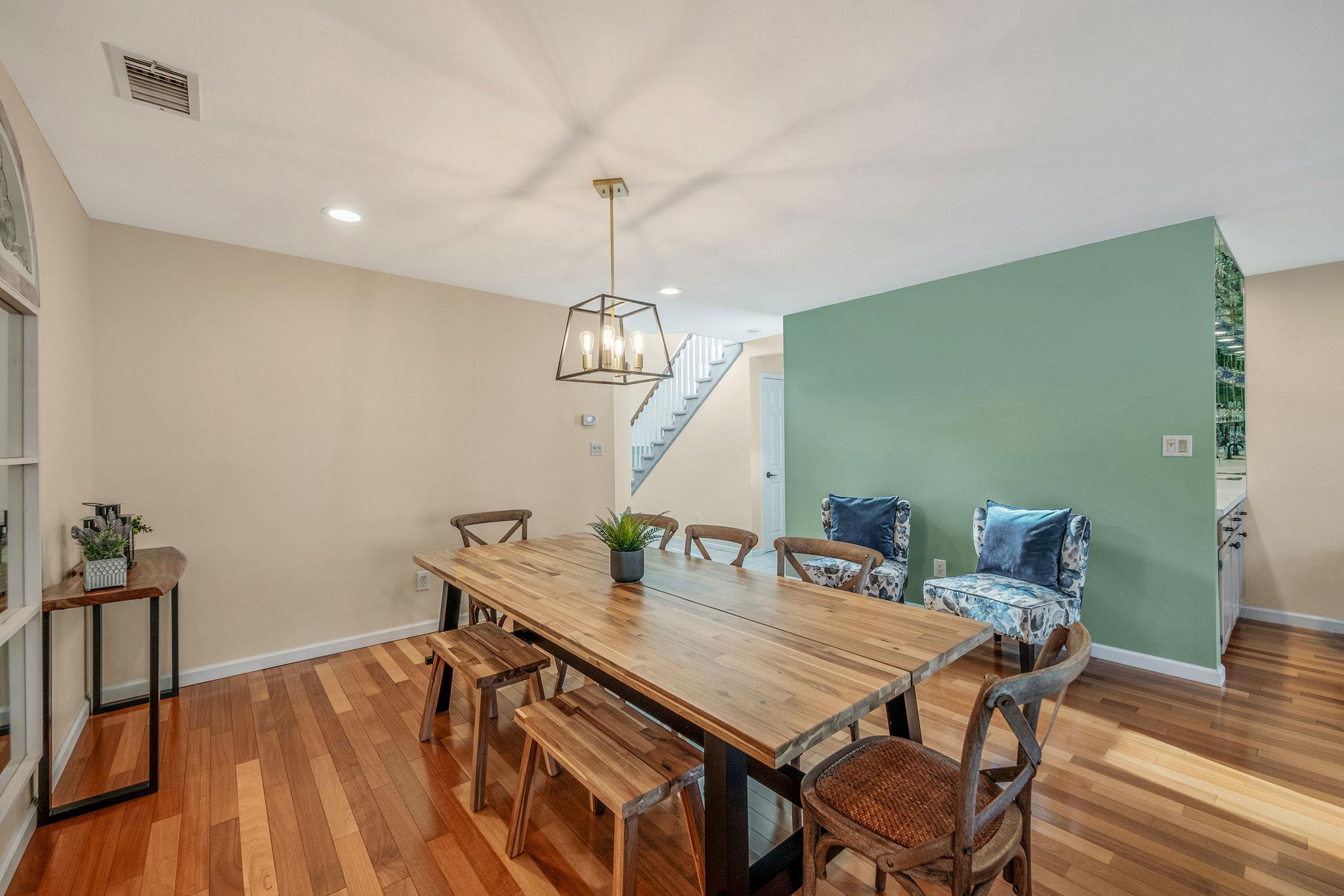 19 Hampshire Court, Holbrook, NY 11741