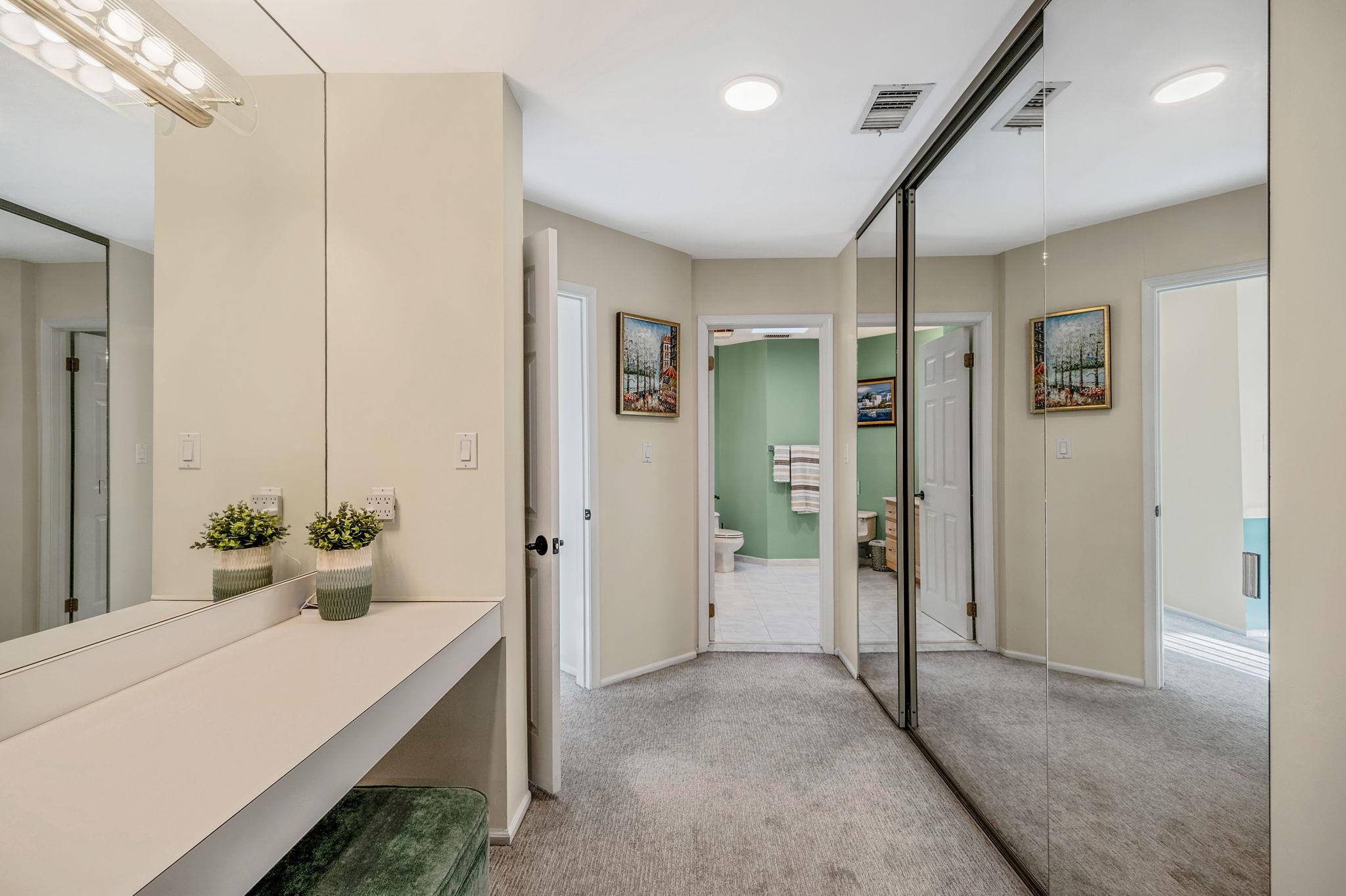 19 Hampshire Court, Holbrook, NY 11741