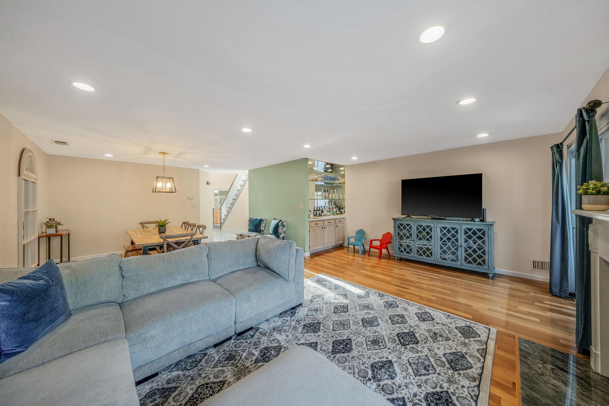 19 Hampshire Court, Holbrook, NY 11741