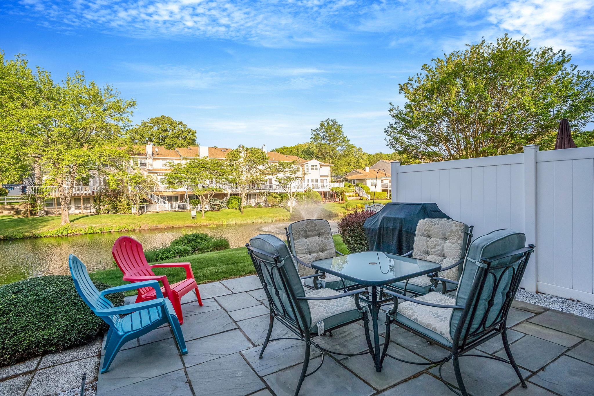 19 Hampshire Court, Holbrook, NY 11741