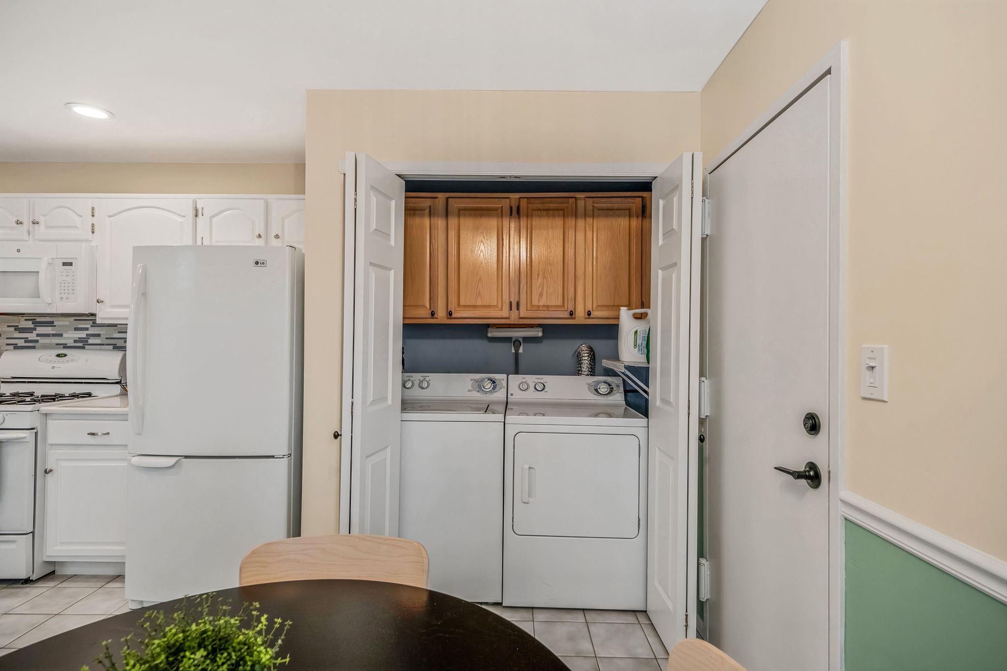 19 Hampshire Court, Holbrook, NY 11741