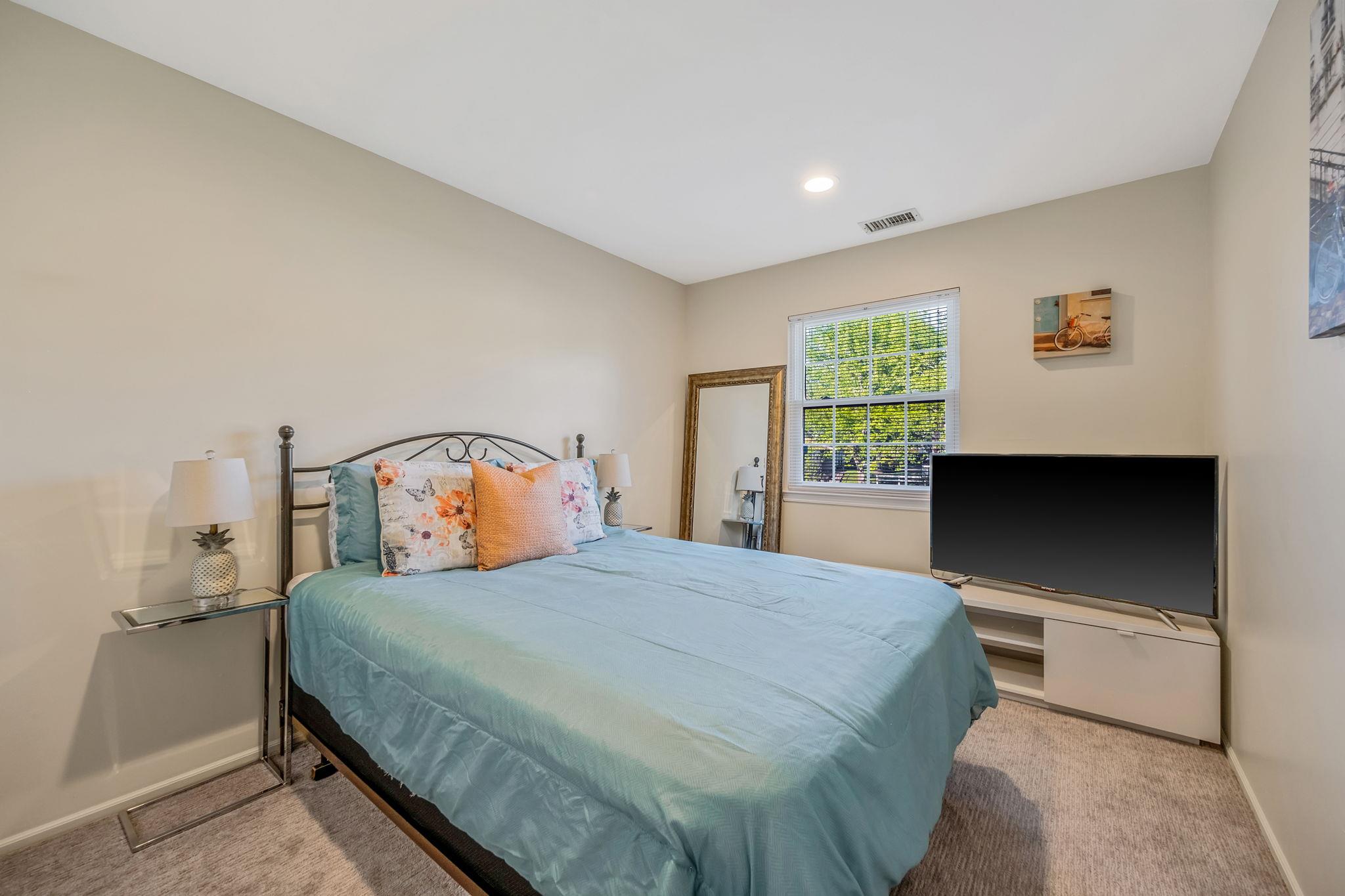 19 Hampshire Court, Holbrook, NY 11741