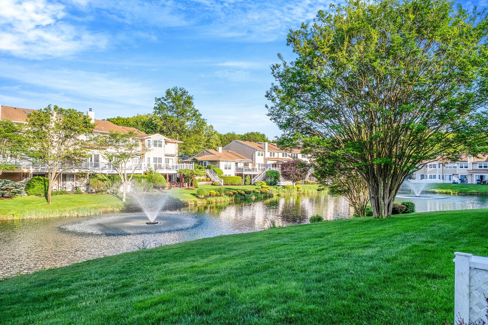 19 Hampshire Court, Holbrook, NY 11741