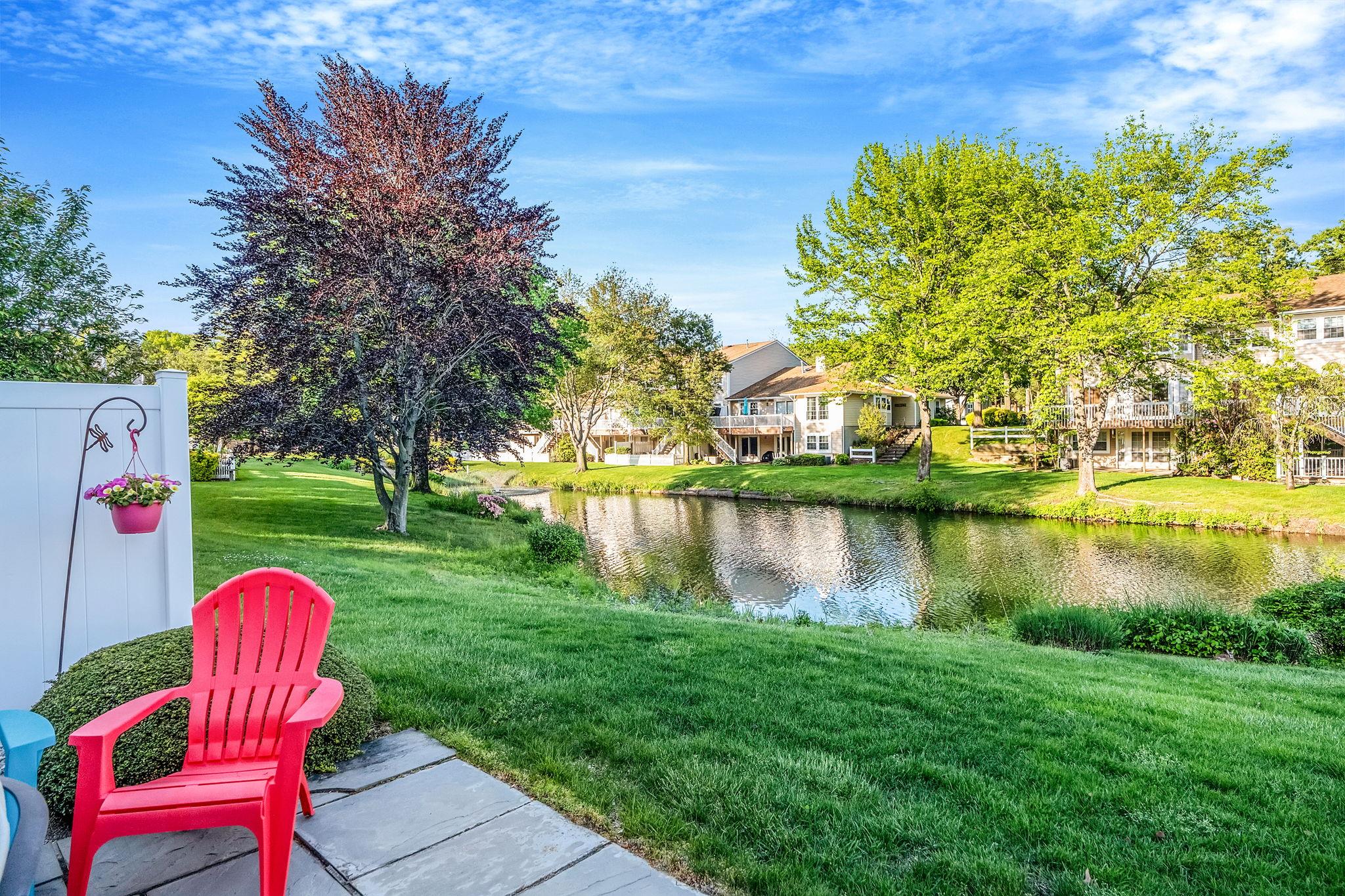 19 Hampshire Court, Holbrook, NY 11741