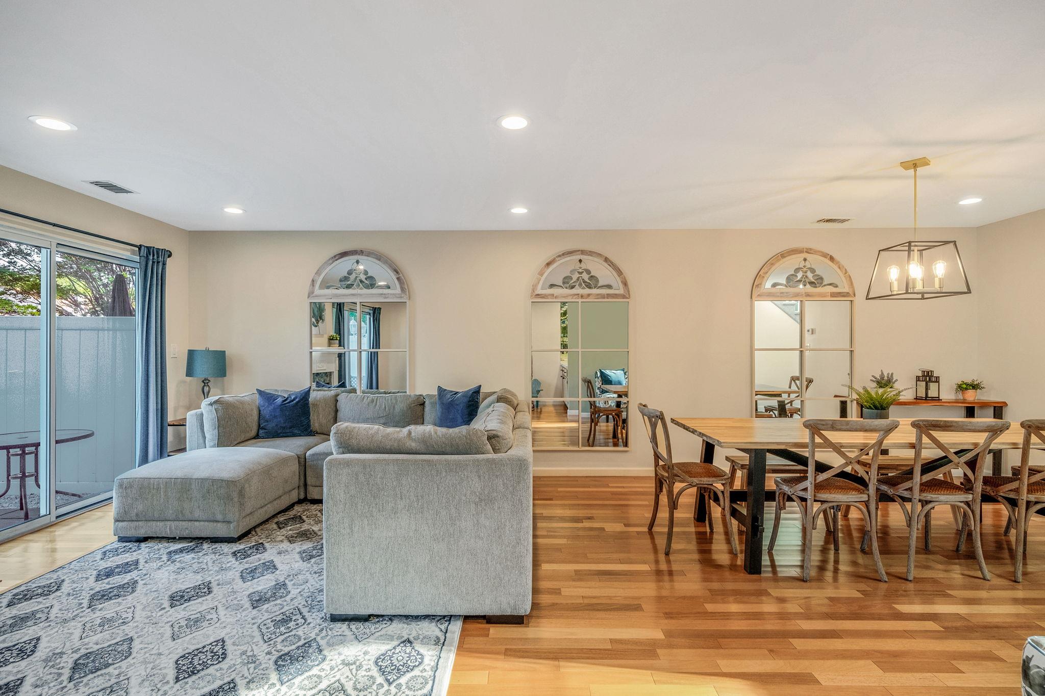 19 Hampshire Court, Holbrook, NY 11741