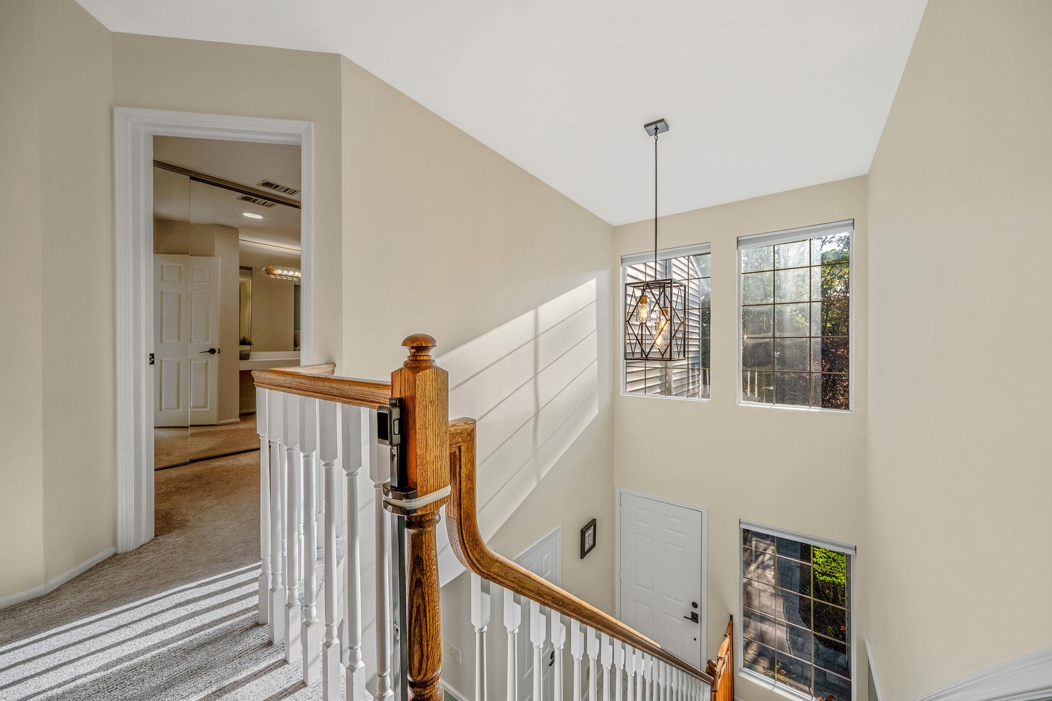 19 Hampshire Court, Holbrook, NY 11741