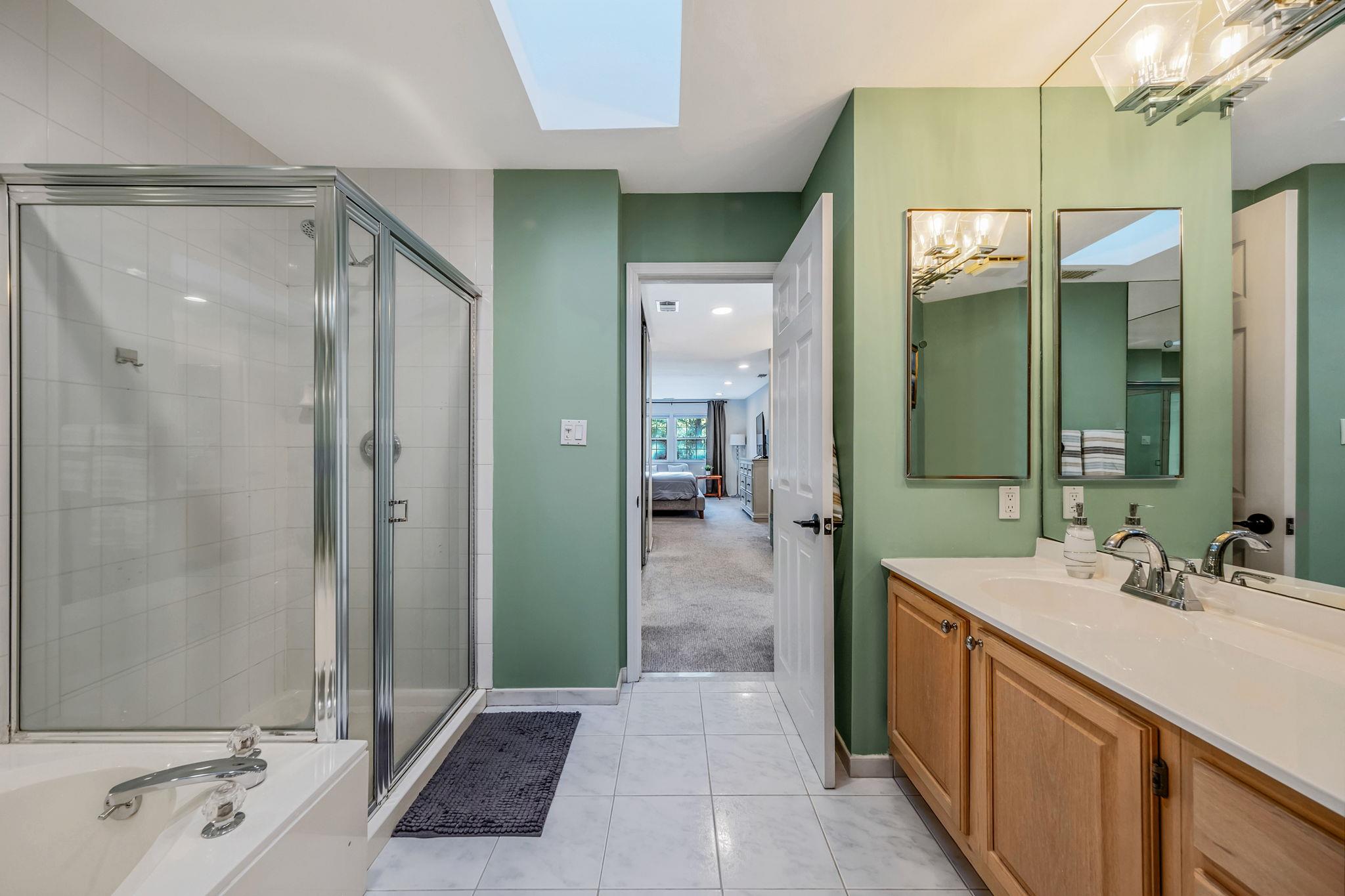 19 Hampshire Court, Holbrook, NY 11741