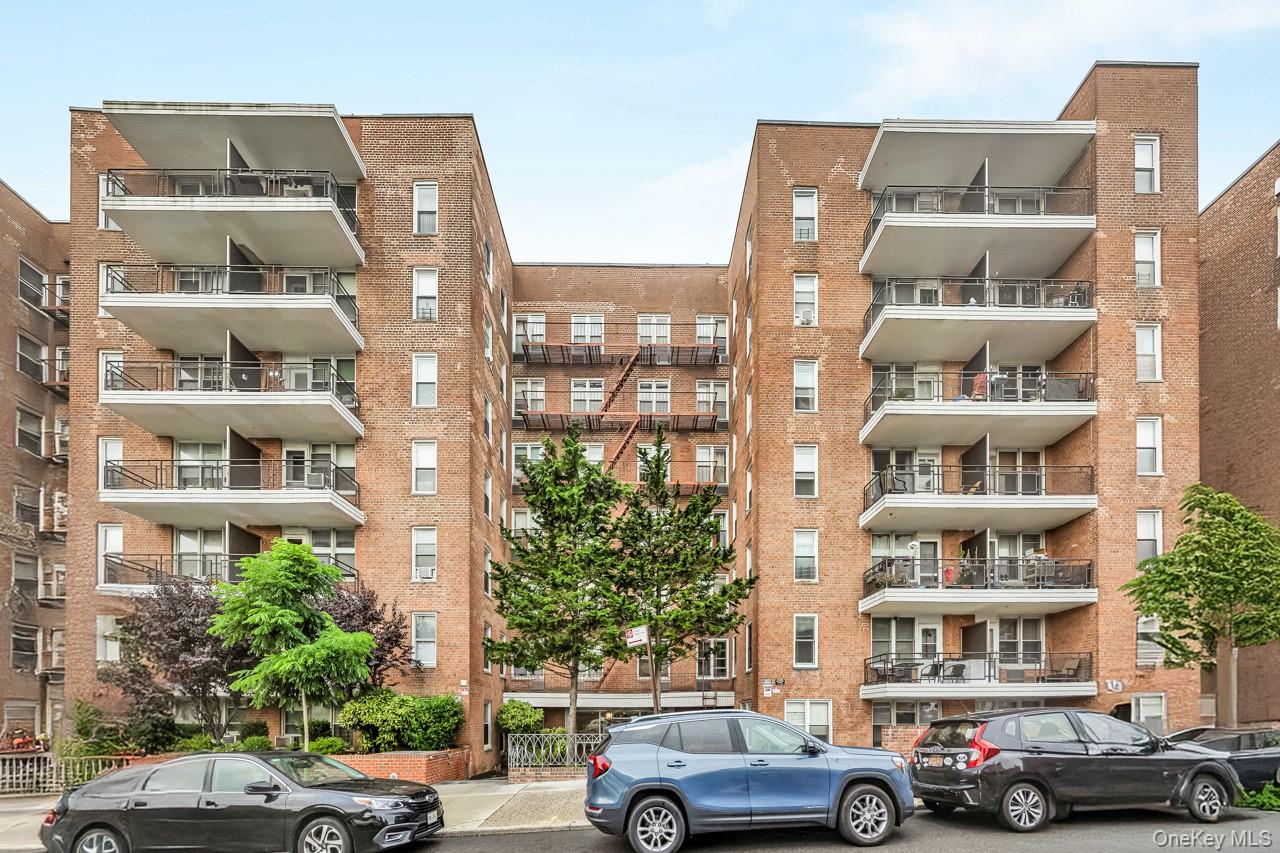 67-50 Thornton Place # 3K, Forest Hills, NY 11375