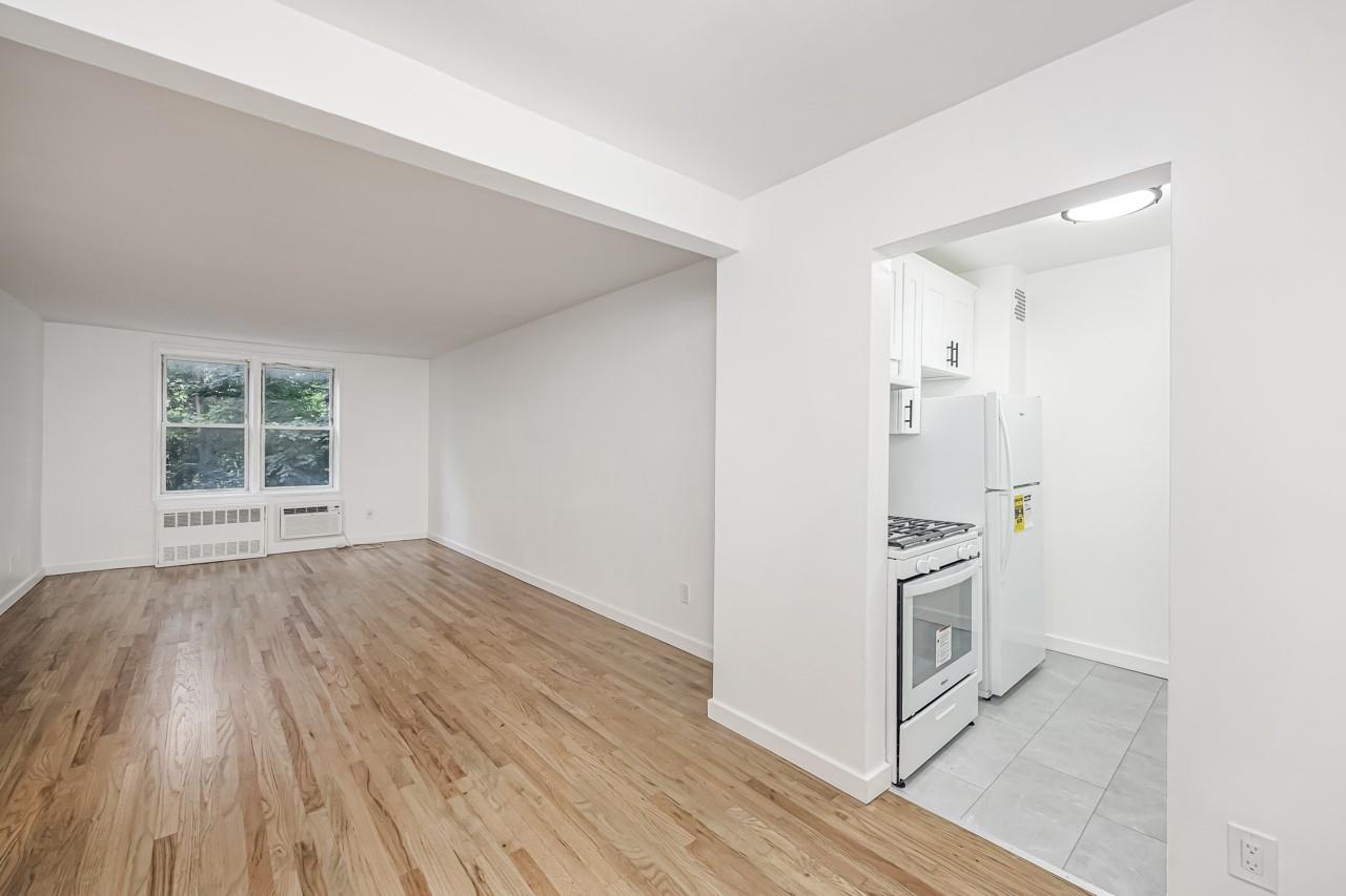 67-50 Thornton Place # 3K, Forest Hills, NY 11375