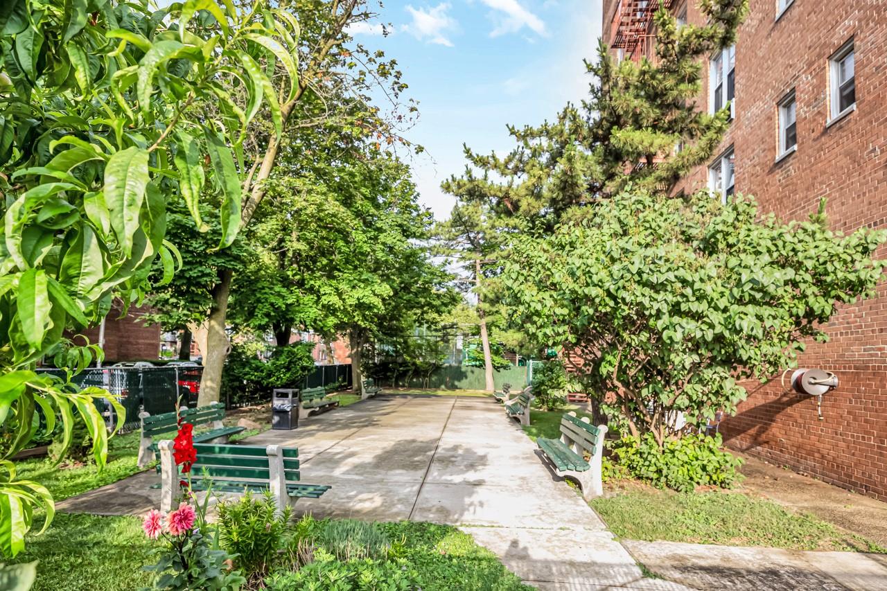 67-50 Thornton Place # 3K, Forest Hills, NY 11375