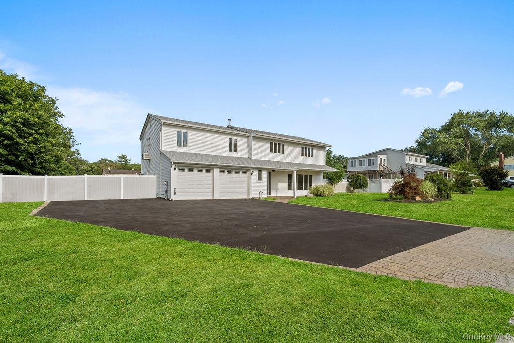 35 Thomas Street, Coram, NY 11727