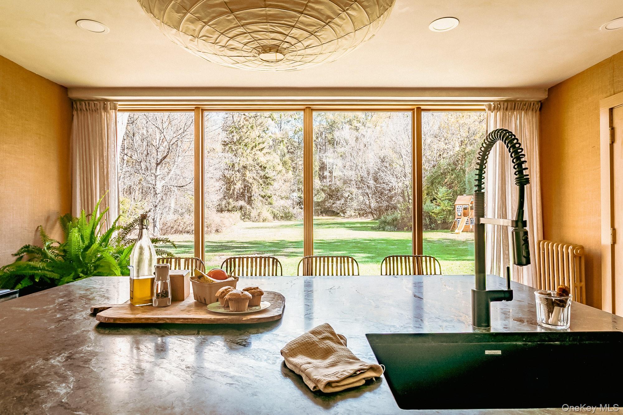 886 State Route 9J, Stuyvesant, NY 12173