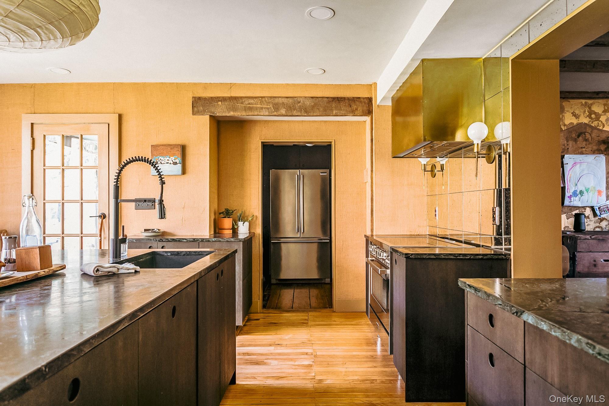 886 State Route 9J, Stuyvesant, NY 12173