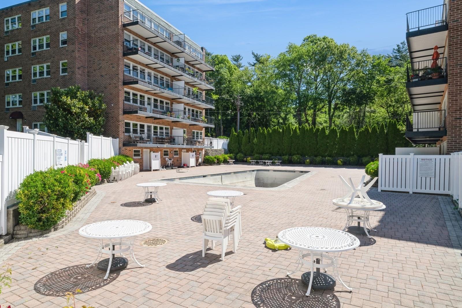 32 Pearsall Avenue # 1C, Glen Cove, NY 11542