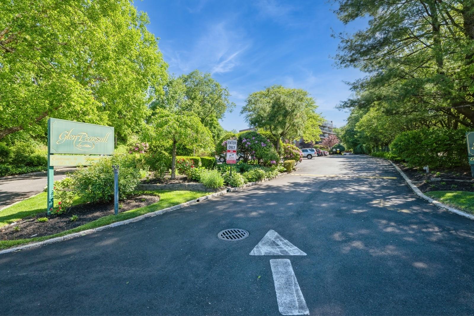 32 Pearsall Avenue # 1C, Glen Cove, NY 11542