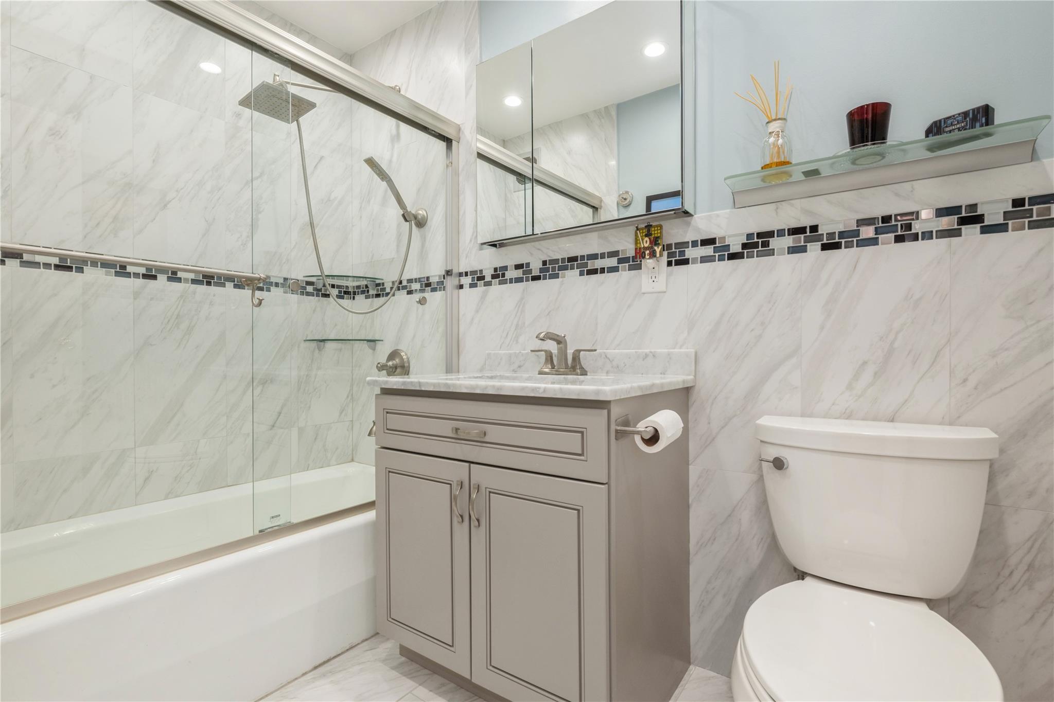 32 Pearsall Avenue # 1C, Glen Cove, NY 11542