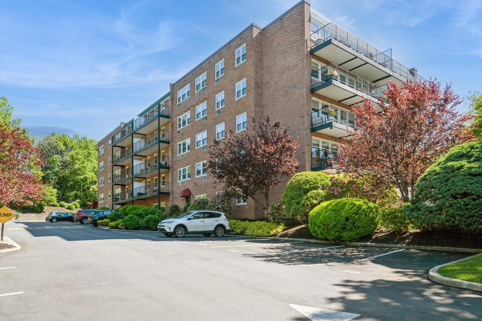 32 Pearsall Avenue # 1C, Glen Cove, NY 11542