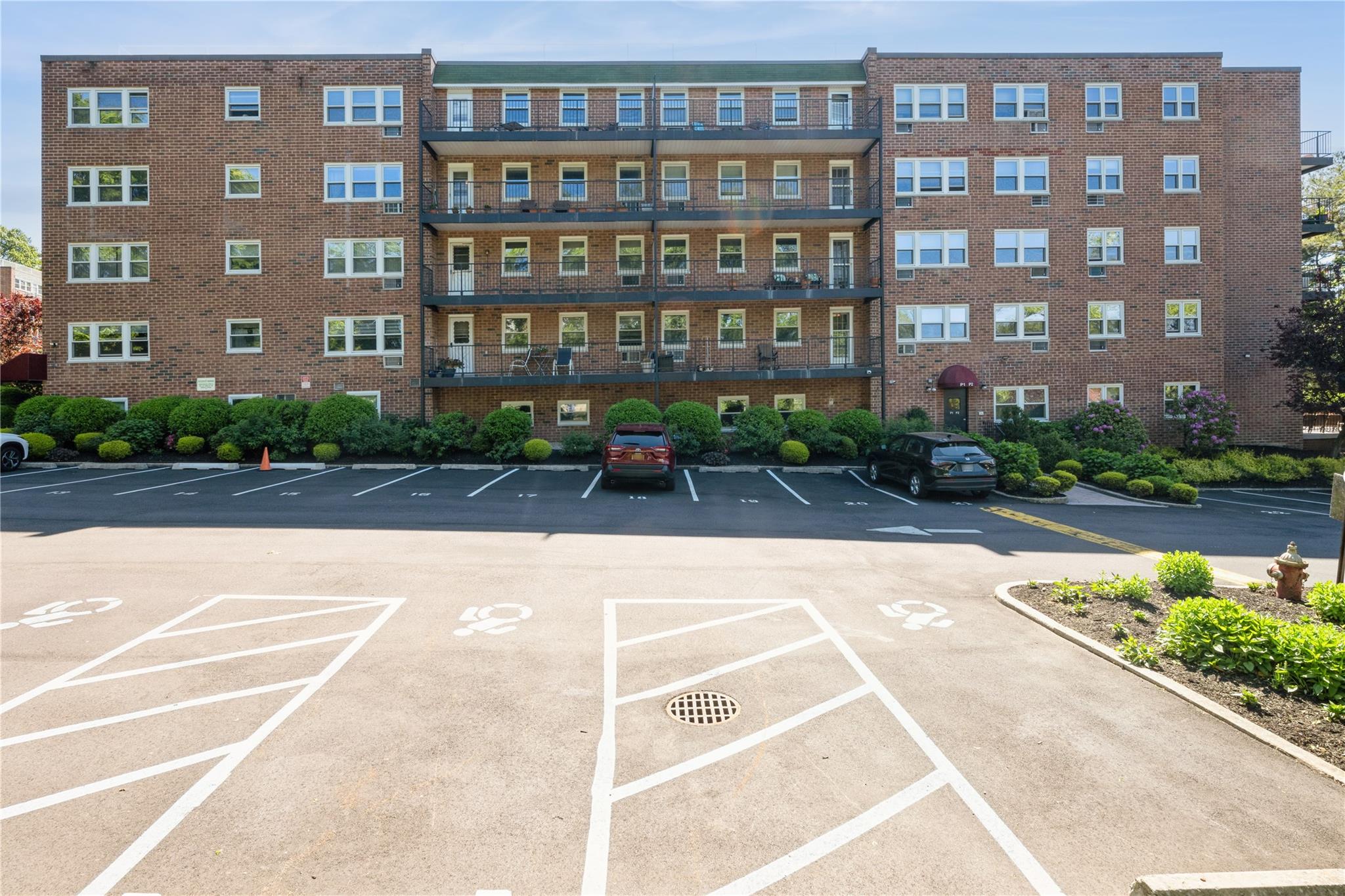 32 Pearsall Avenue # 1C, Glen Cove, NY 11542